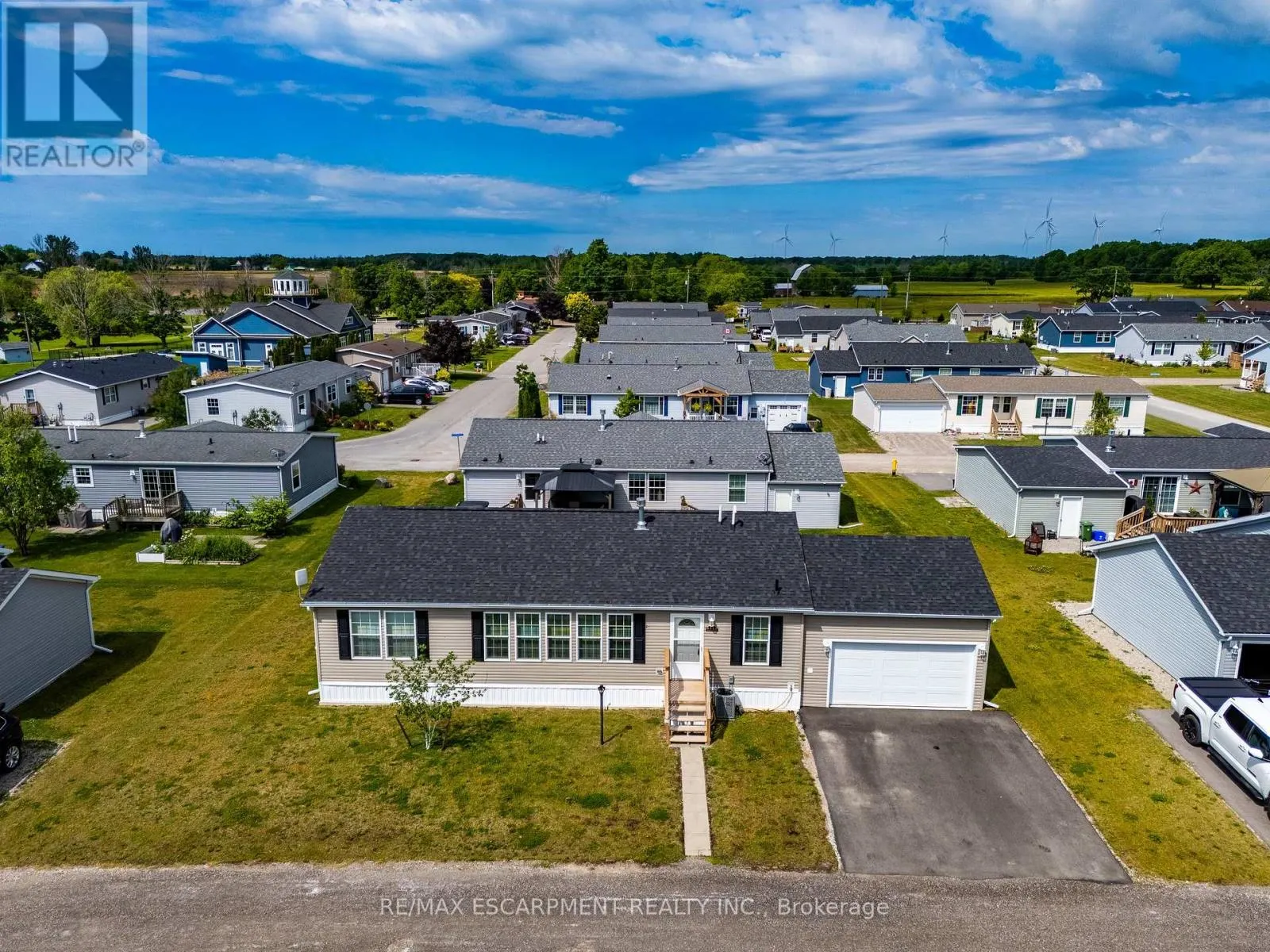 11 HICKORY HOLLOW
