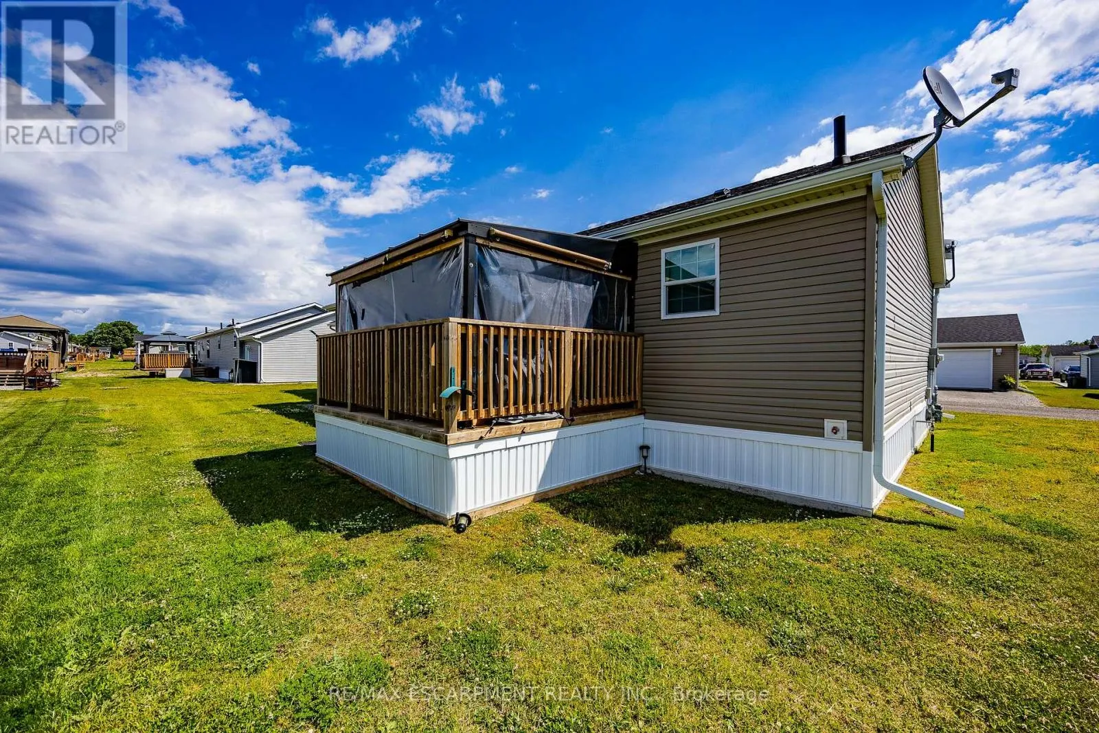 11 HICKORY HOLLOW