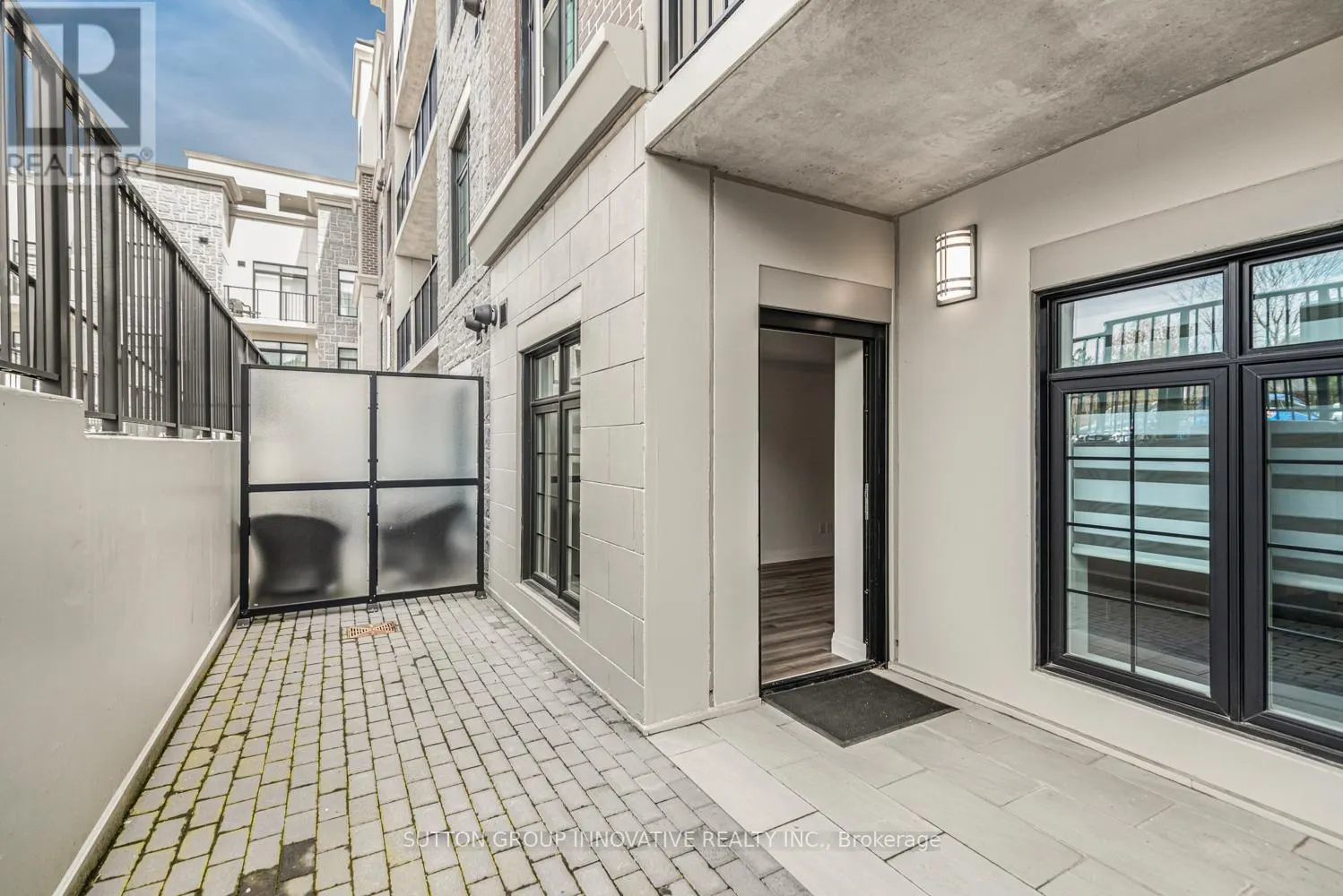 105 - 153 WILSON STREET W