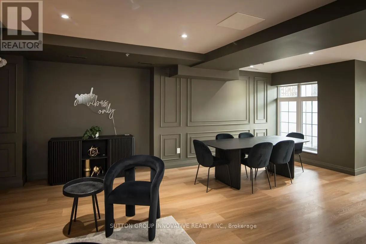 105 - 153 WILSON STREET W