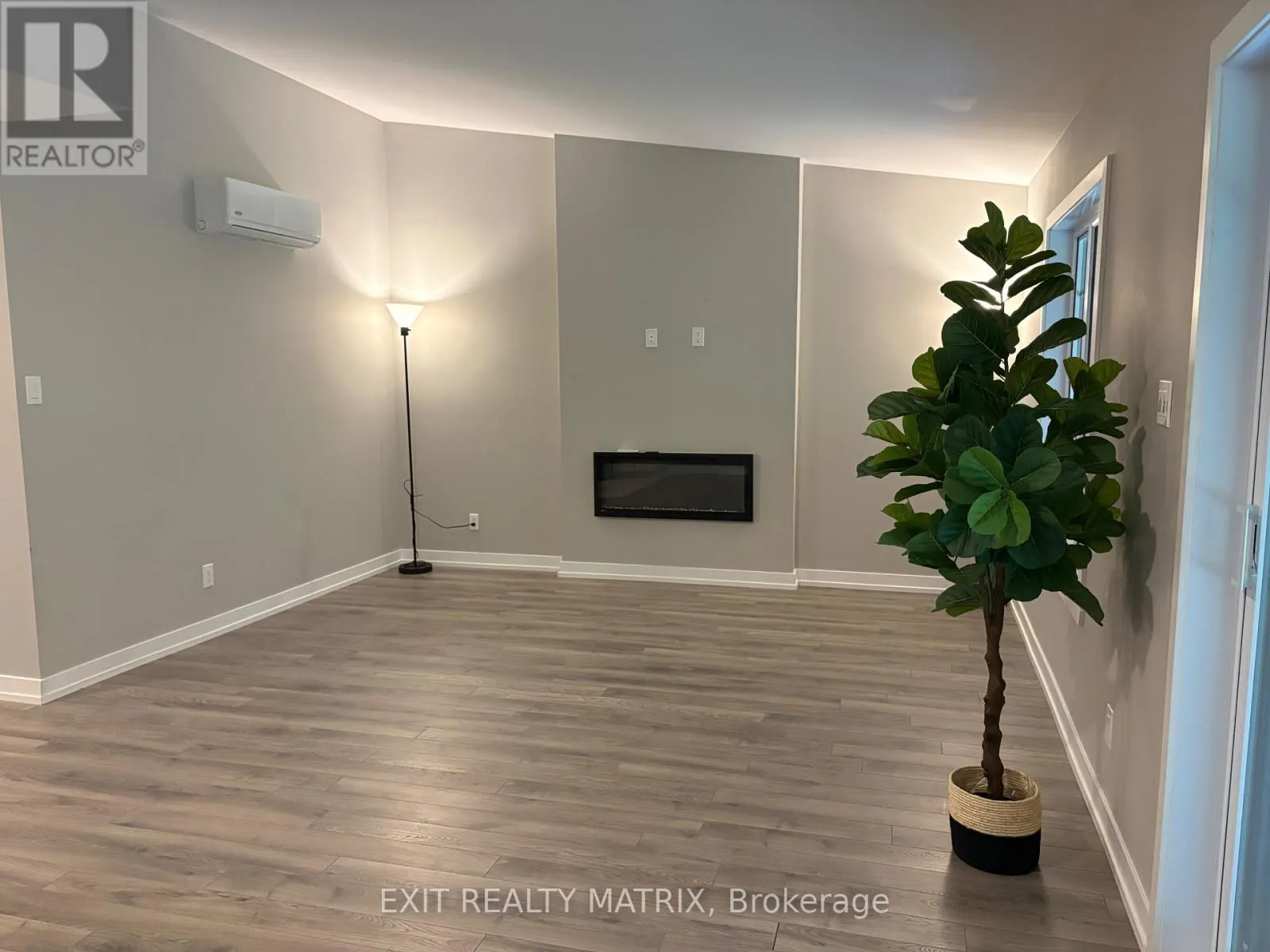207 - 83 ST MORITZ TRAIL