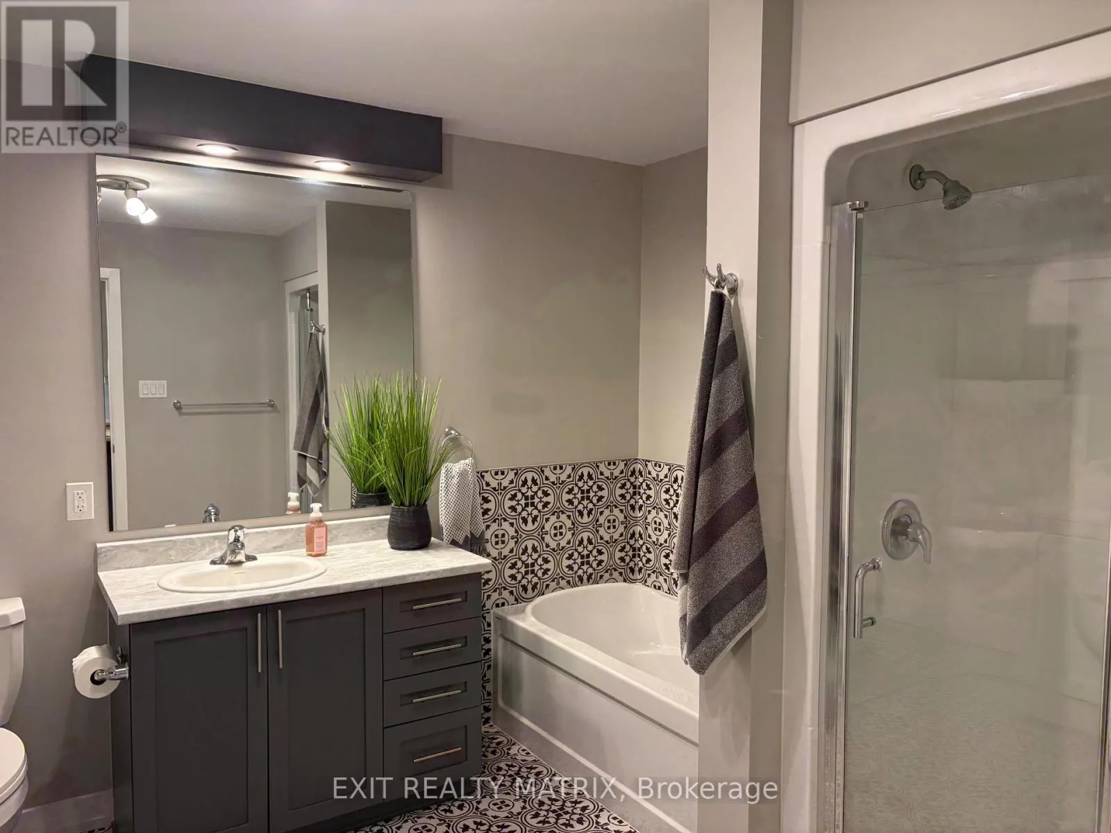 207 - 83 ST MORITZ TRAIL