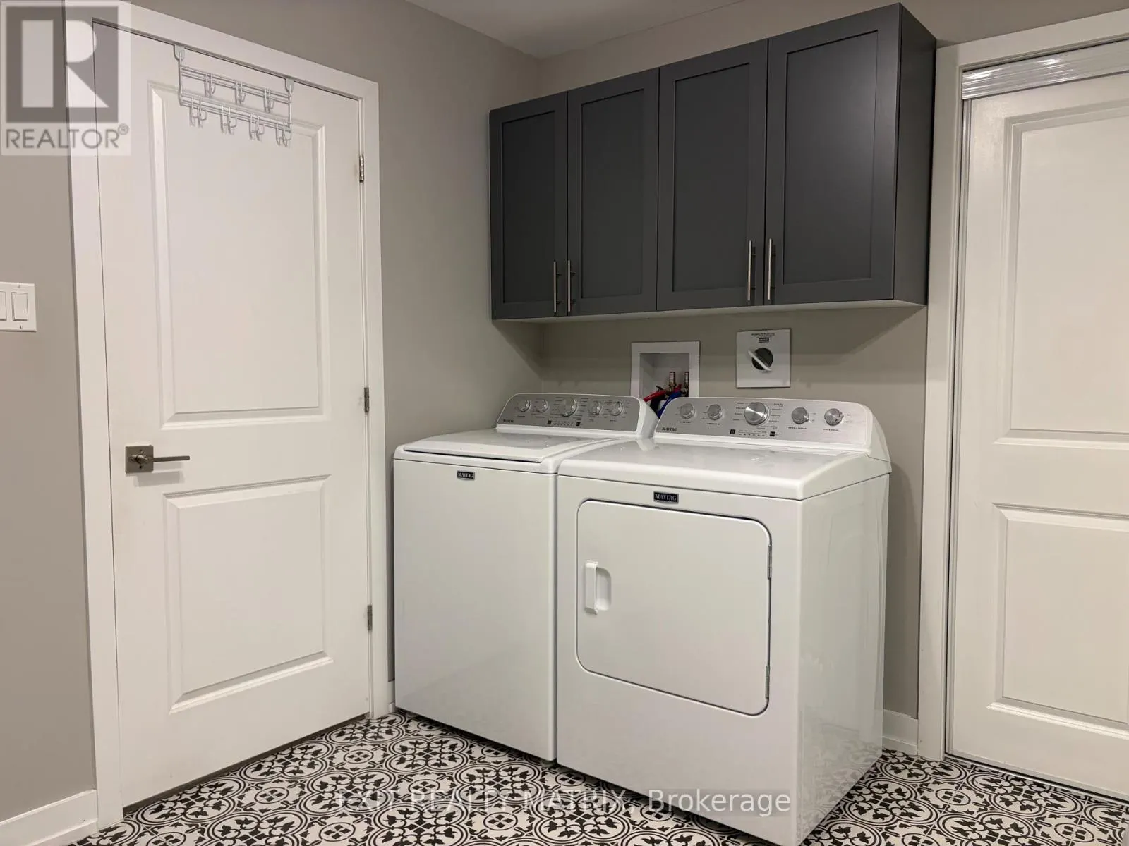 207 - 83 ST MORITZ TRAIL