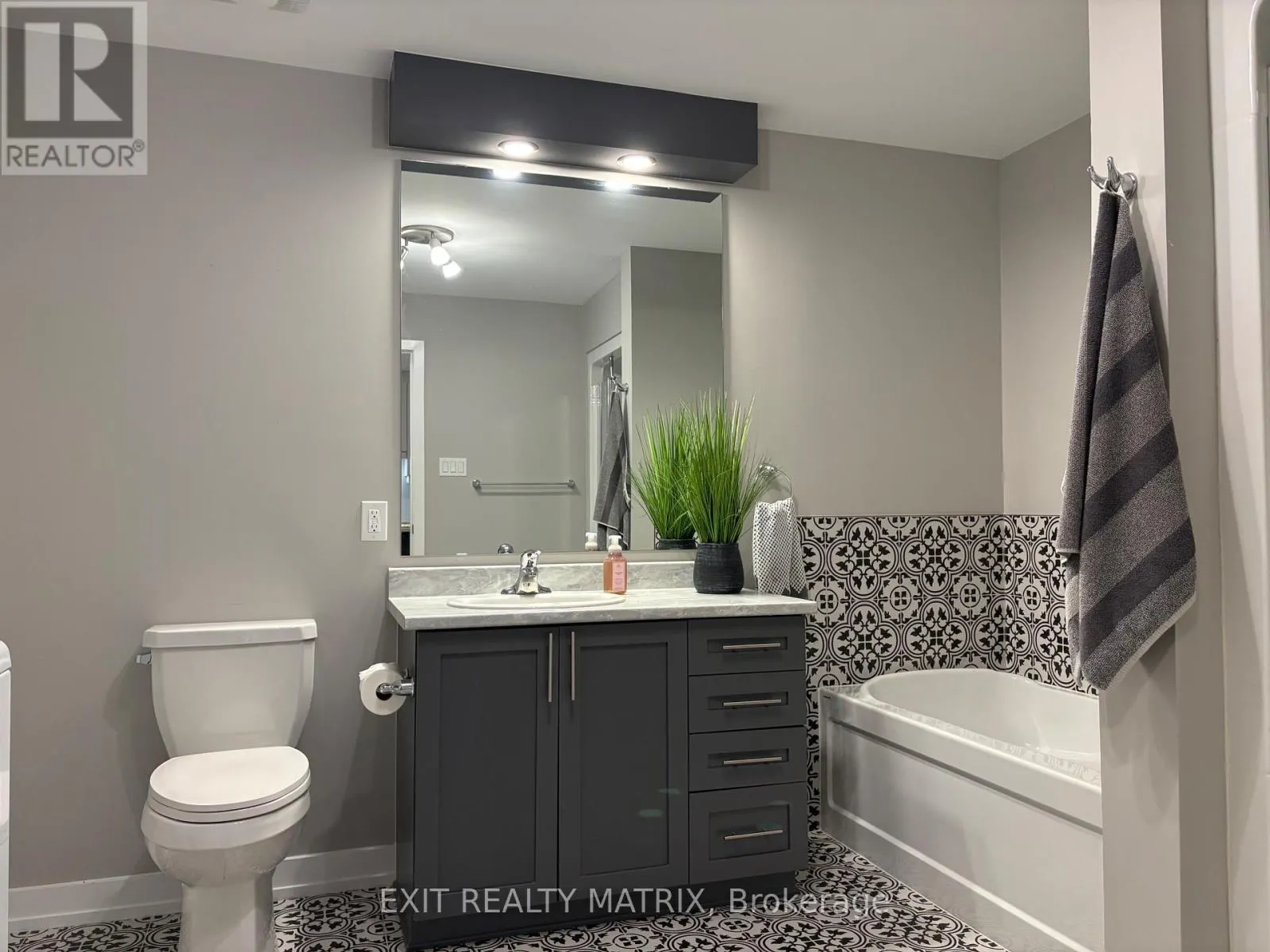 207 - 83 ST MORITZ TRAIL