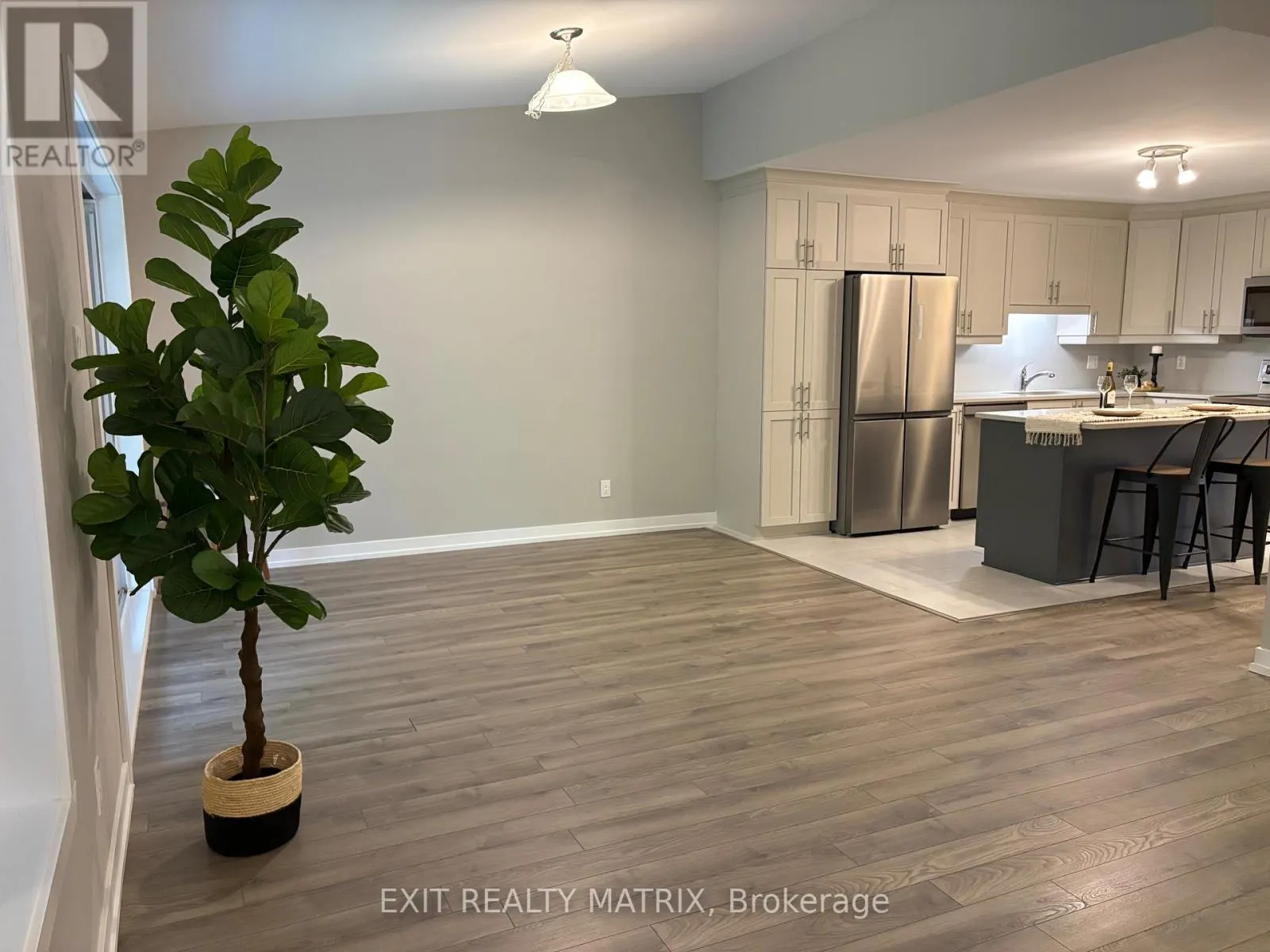207 - 83 ST MORITZ TRAIL