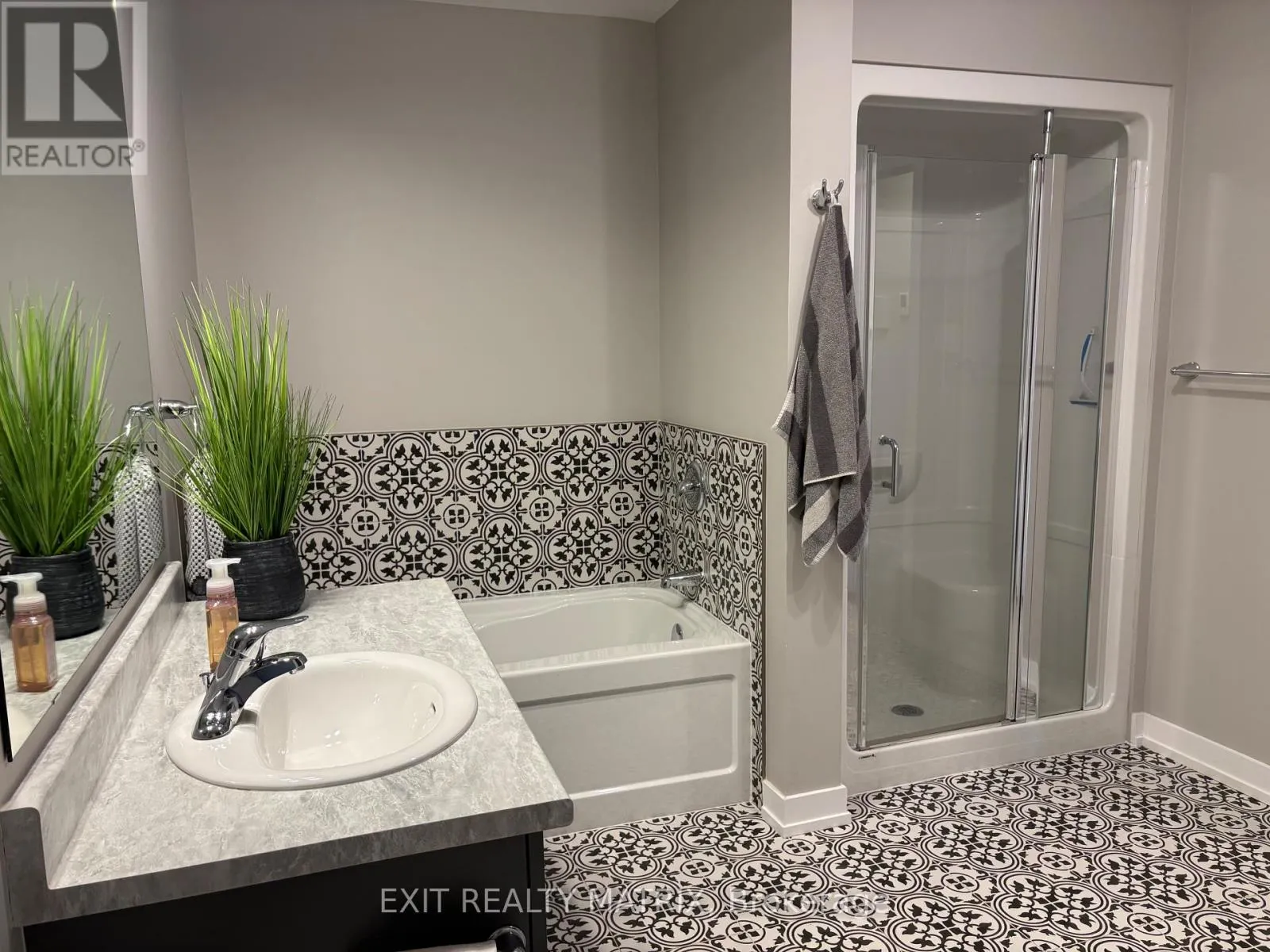 207 - 83 ST MORITZ TRAIL