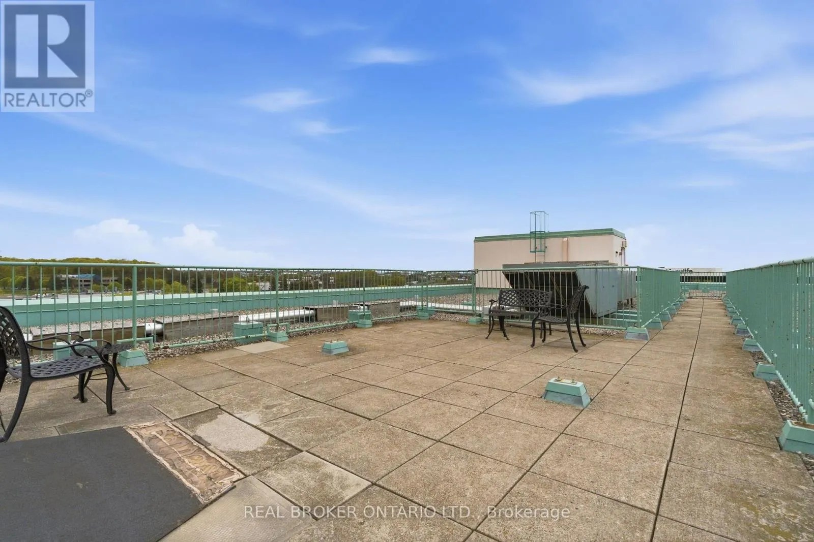 215 - 30 BLUE SPRINGS DRIVE