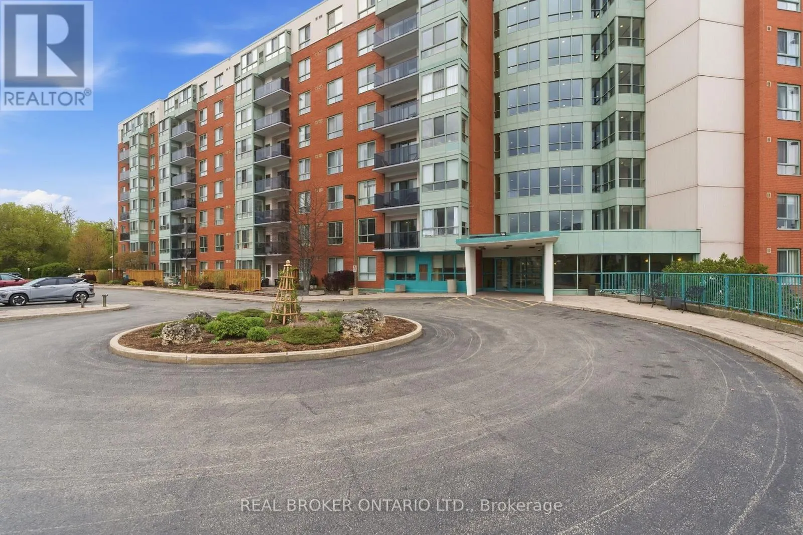 215 - 30 BLUE SPRINGS DRIVE