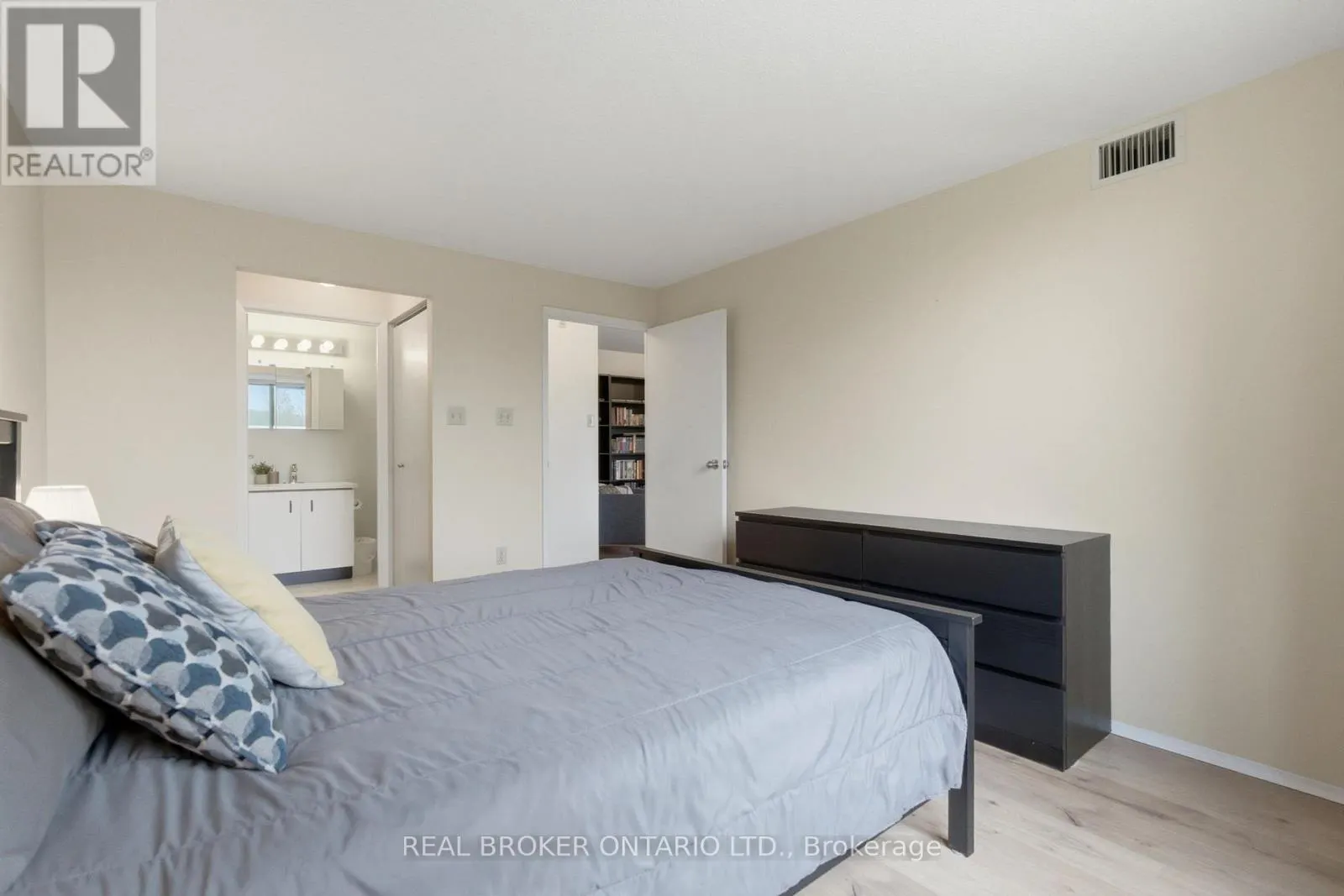 215 - 30 BLUE SPRINGS DRIVE