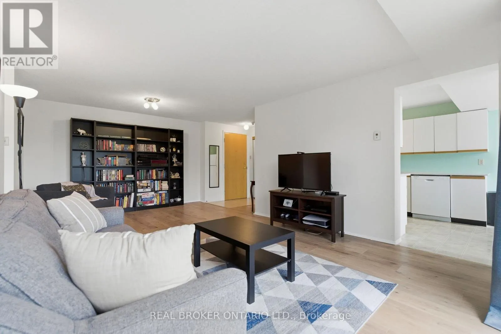 215 - 30 BLUE SPRINGS DRIVE