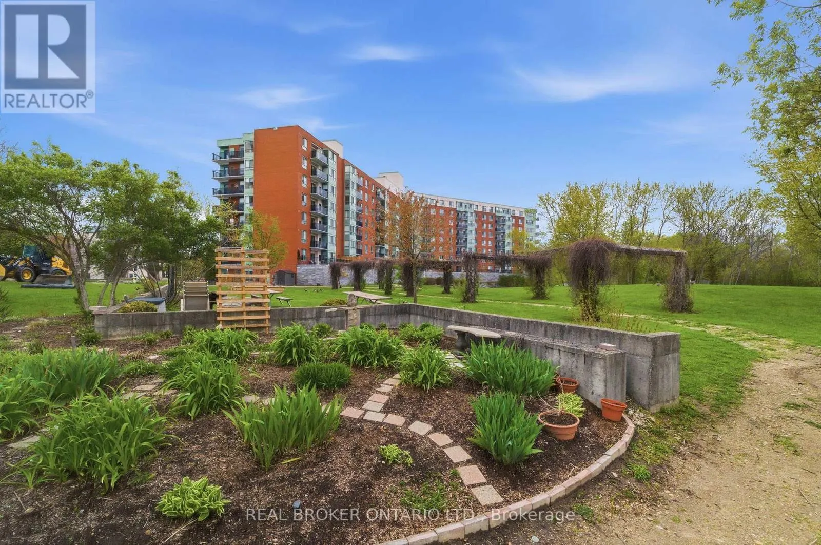 215 - 30 BLUE SPRINGS DRIVE