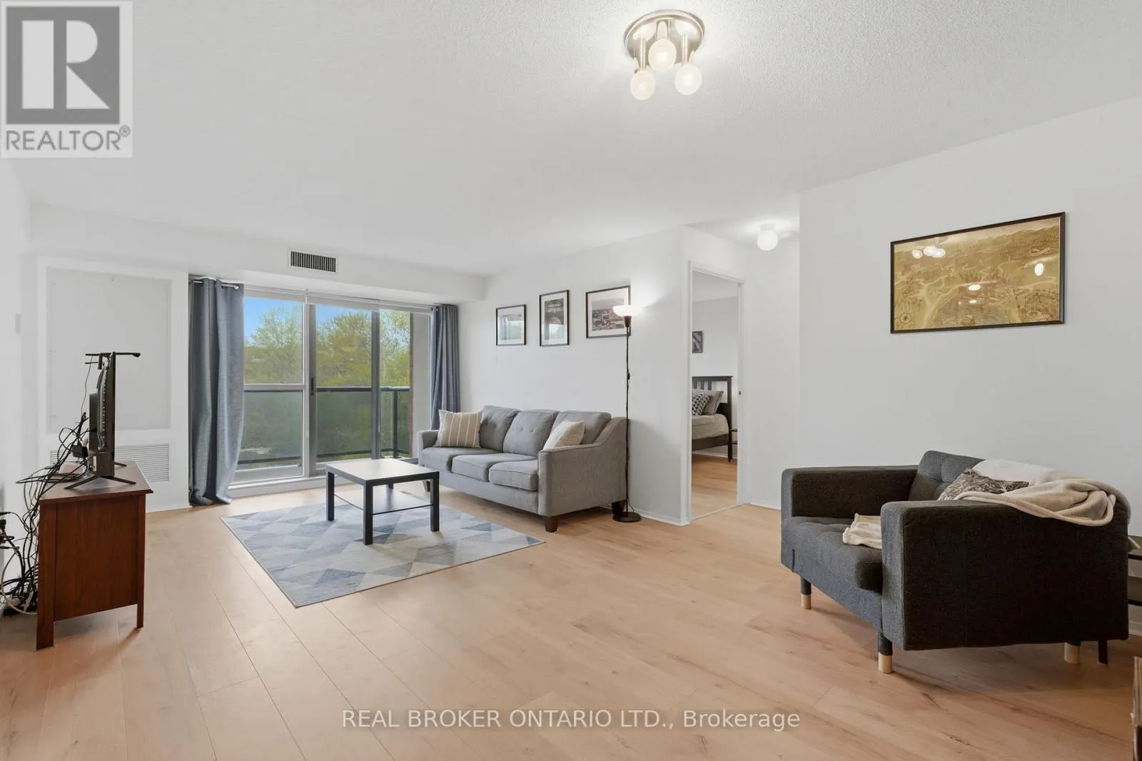 215 - 30 BLUE SPRINGS DRIVE
