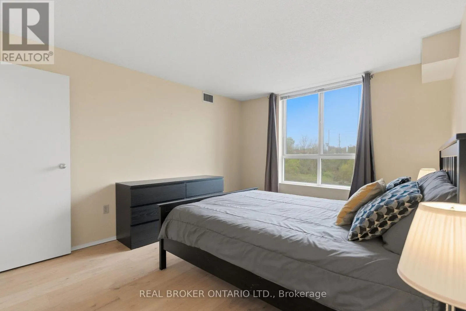 215 - 30 BLUE SPRINGS DRIVE