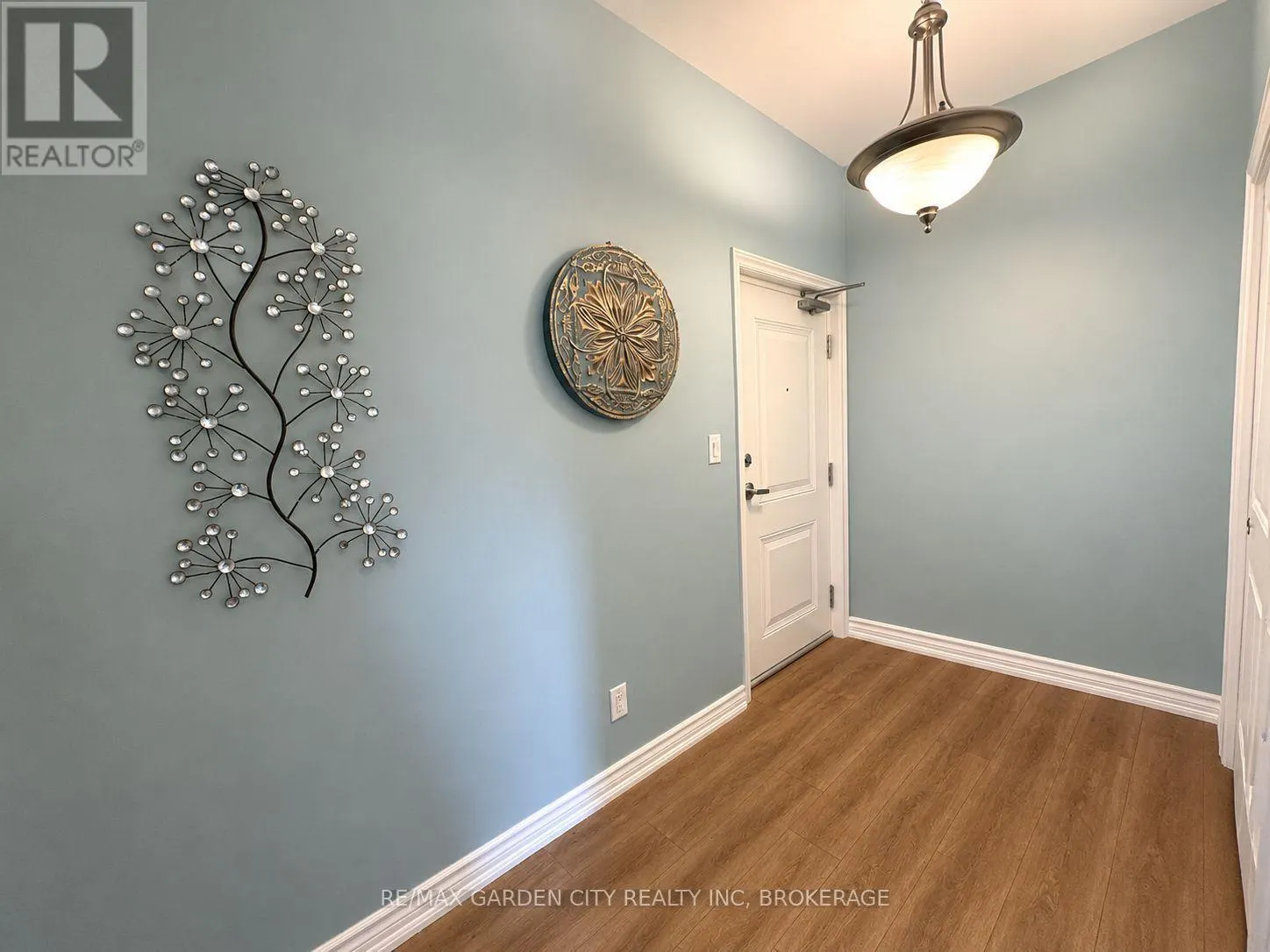 304 - 529 SOUTH PELHAM ROAD #304