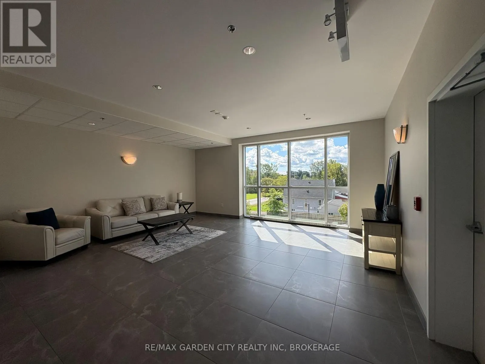 304 - 529 SOUTH PELHAM ROAD #304