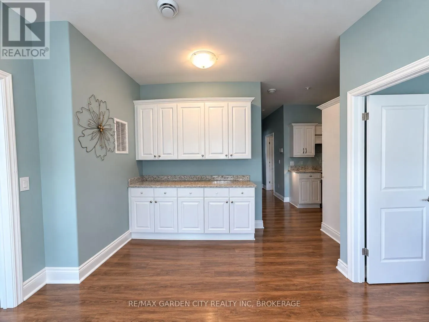 304 - 529 SOUTH PELHAM ROAD #304