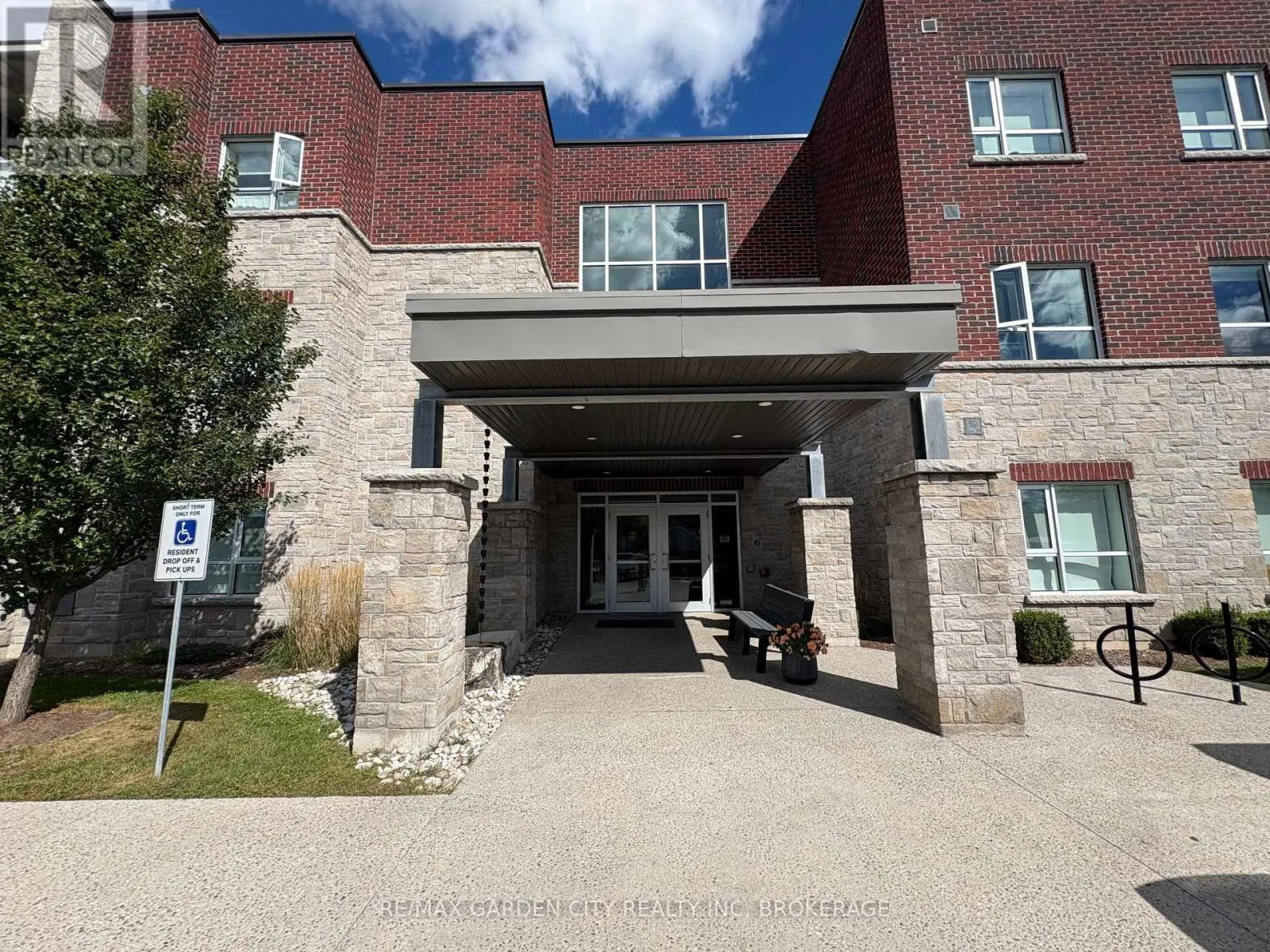 304 - 529 SOUTH PELHAM ROAD #304