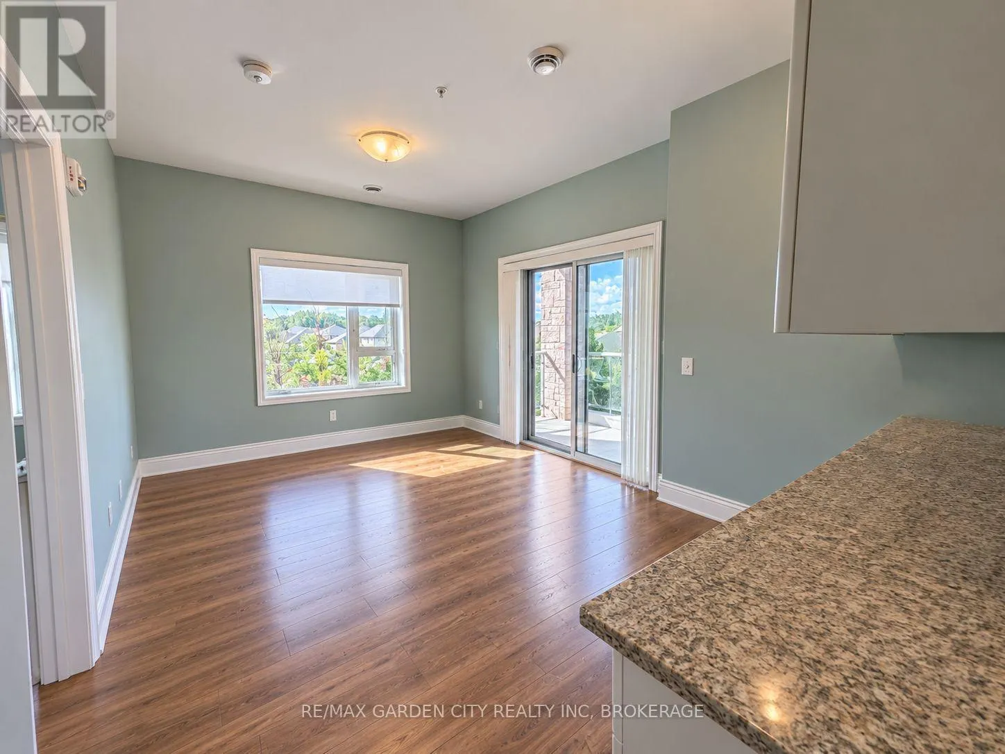 304 - 529 SOUTH PELHAM ROAD #304