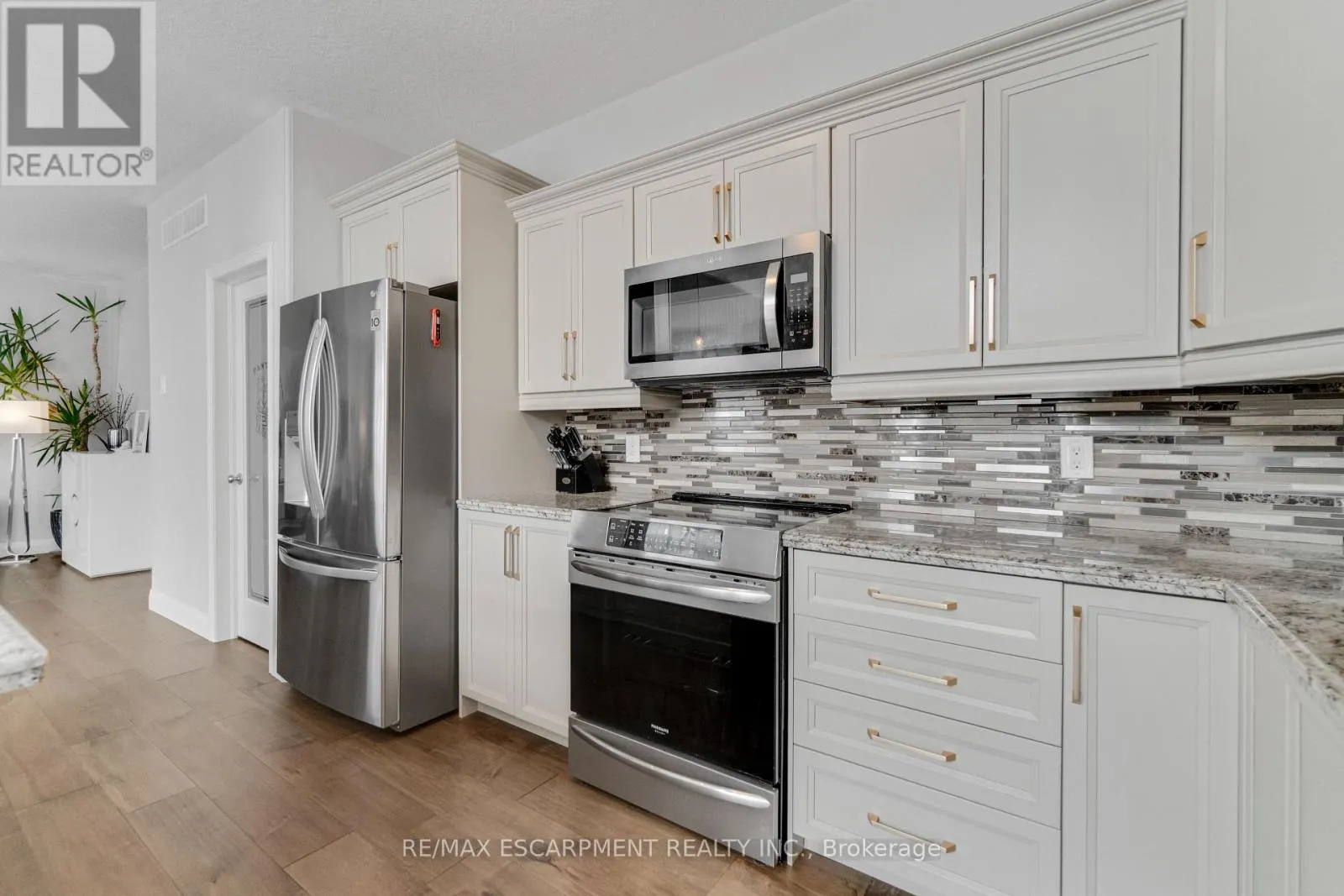 83 FRANKFURT STREET