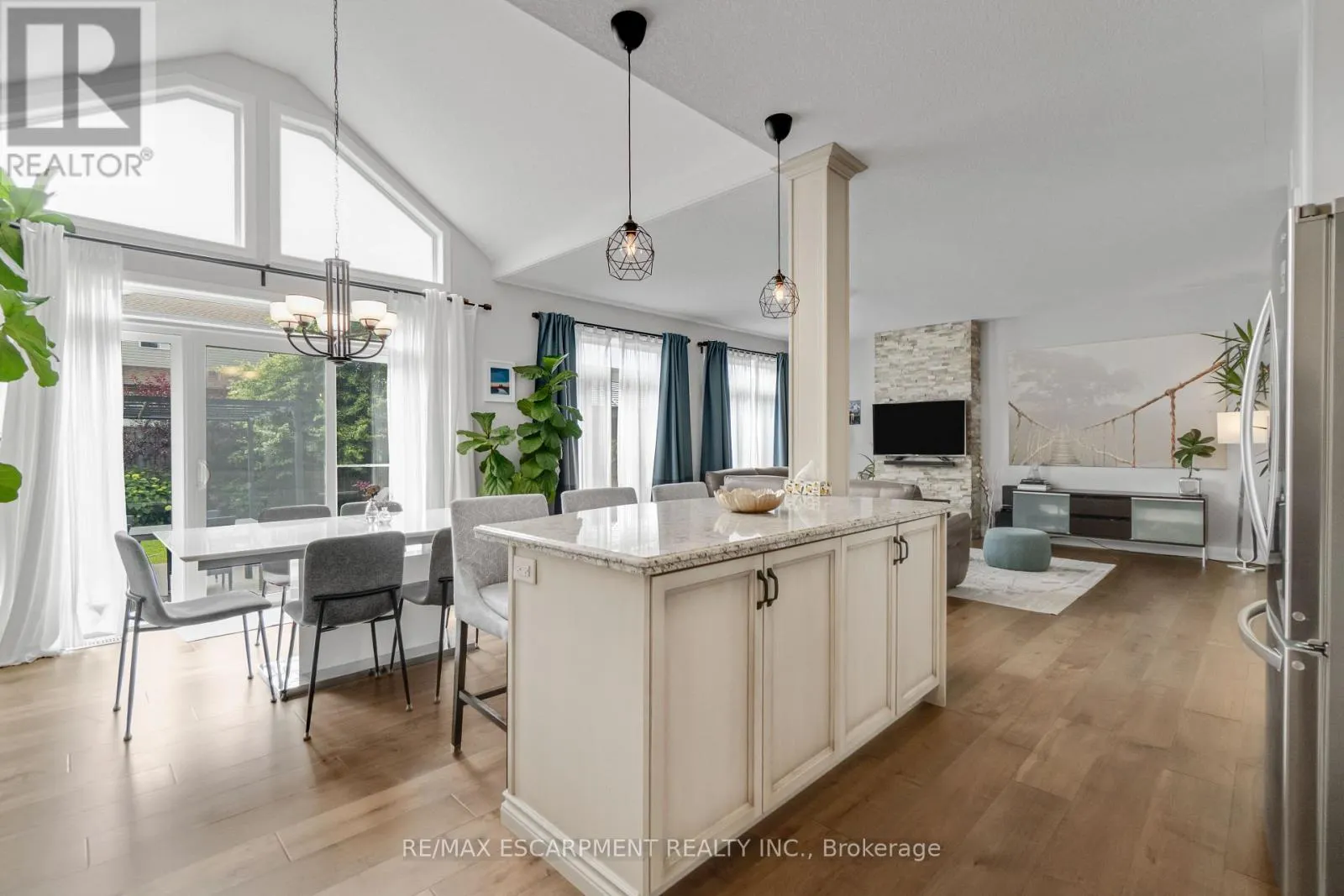 83 FRANKFURT STREET