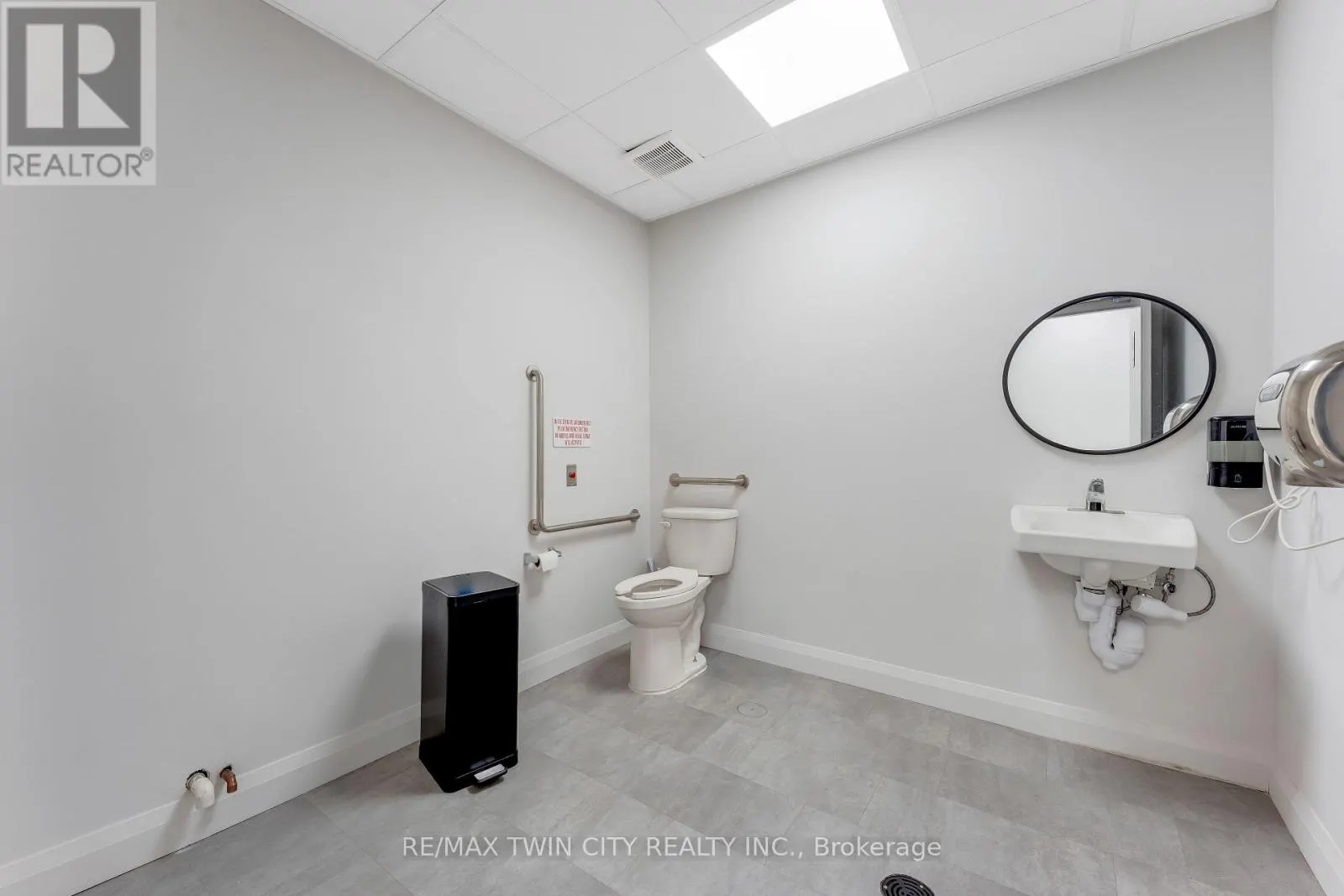 C4 - 873 FAIRWAY STREET N
