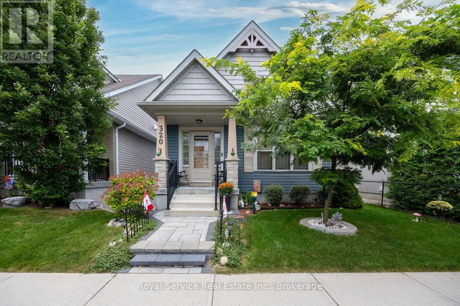 320 STRACHAN STREET