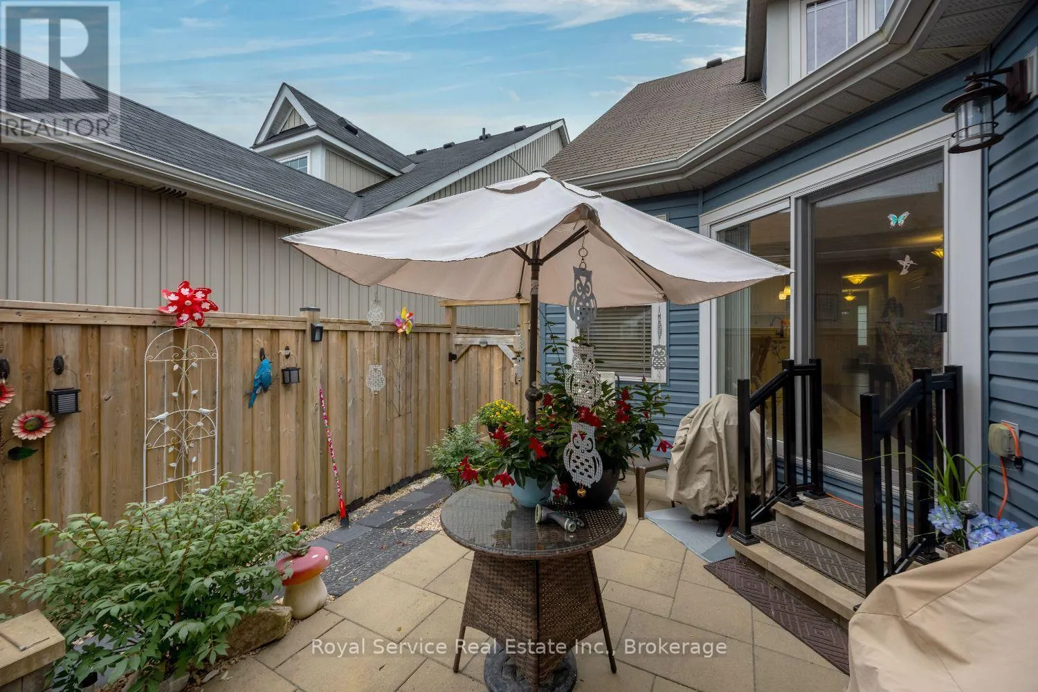 320 STRACHAN STREET