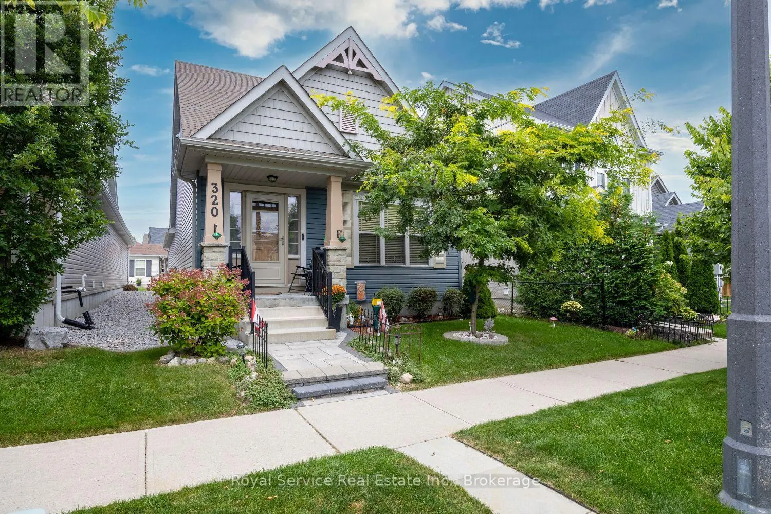 320 STRACHAN STREET