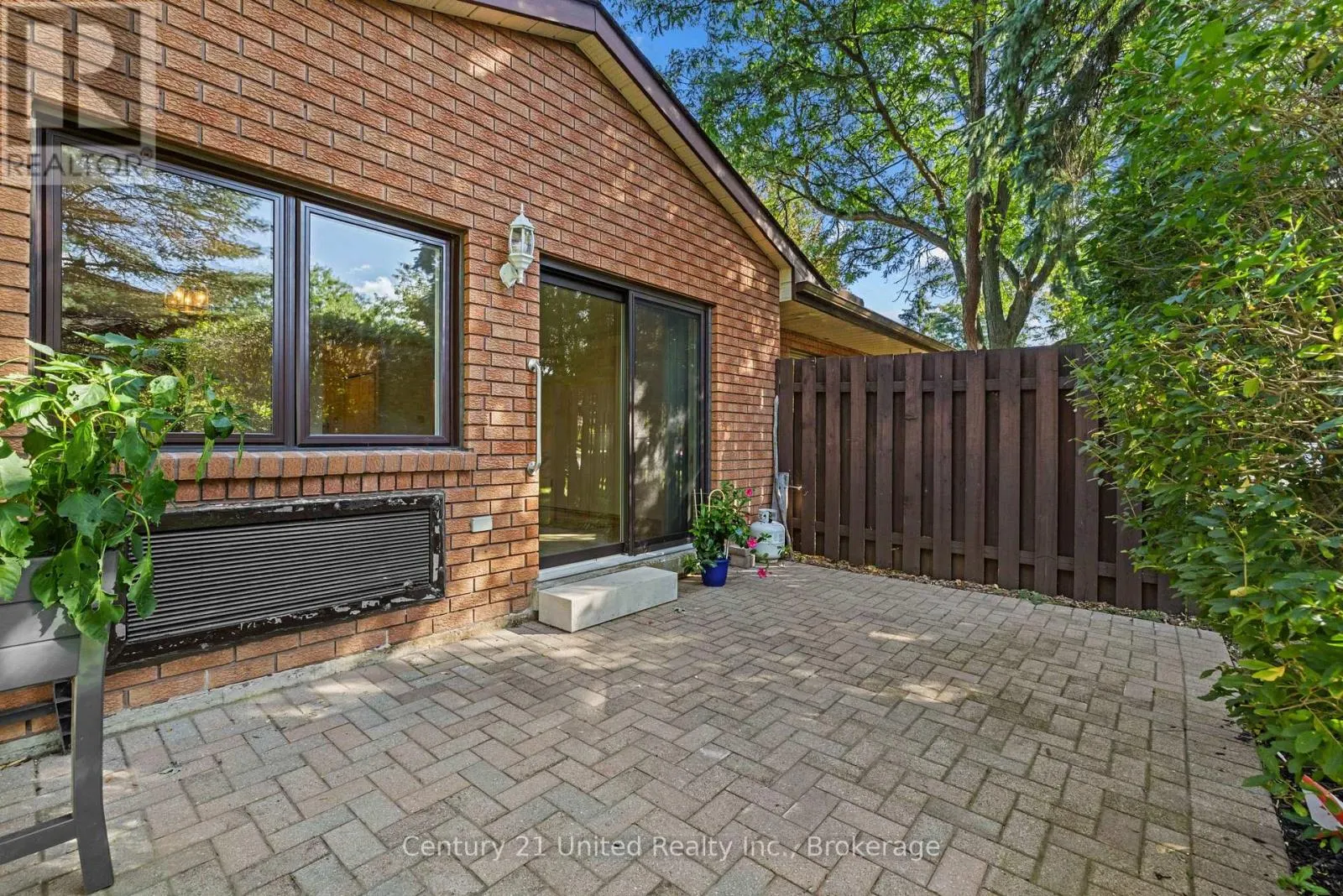 10 - 36 CHAMPLAIN CRESCENT #10