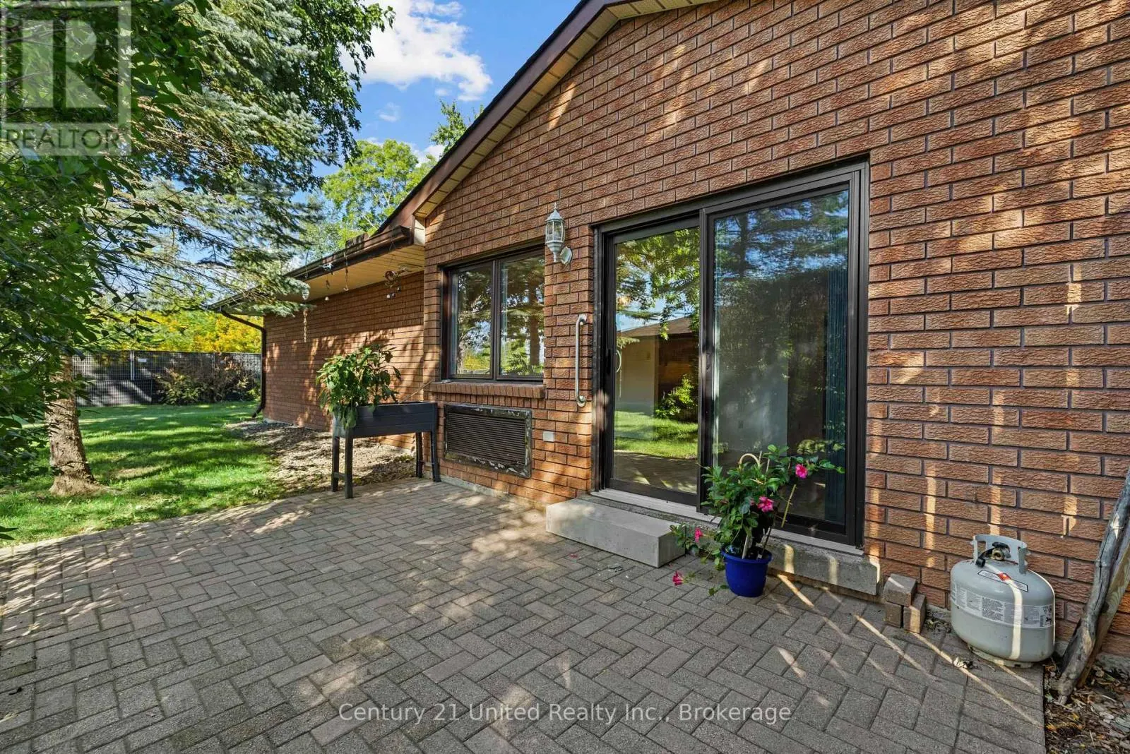 10 - 36 CHAMPLAIN CRESCENT #10