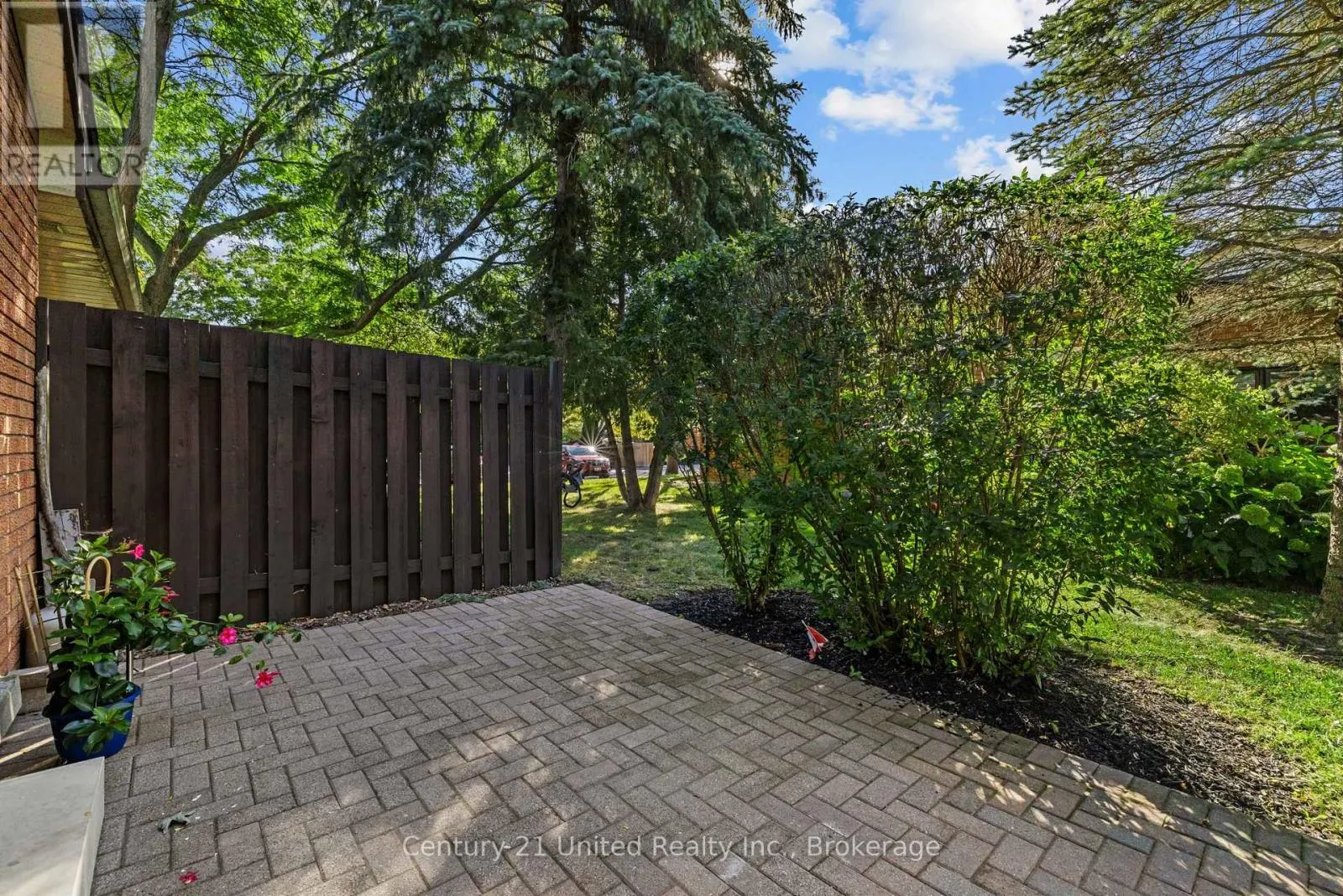 10 - 36 CHAMPLAIN CRESCENT #10