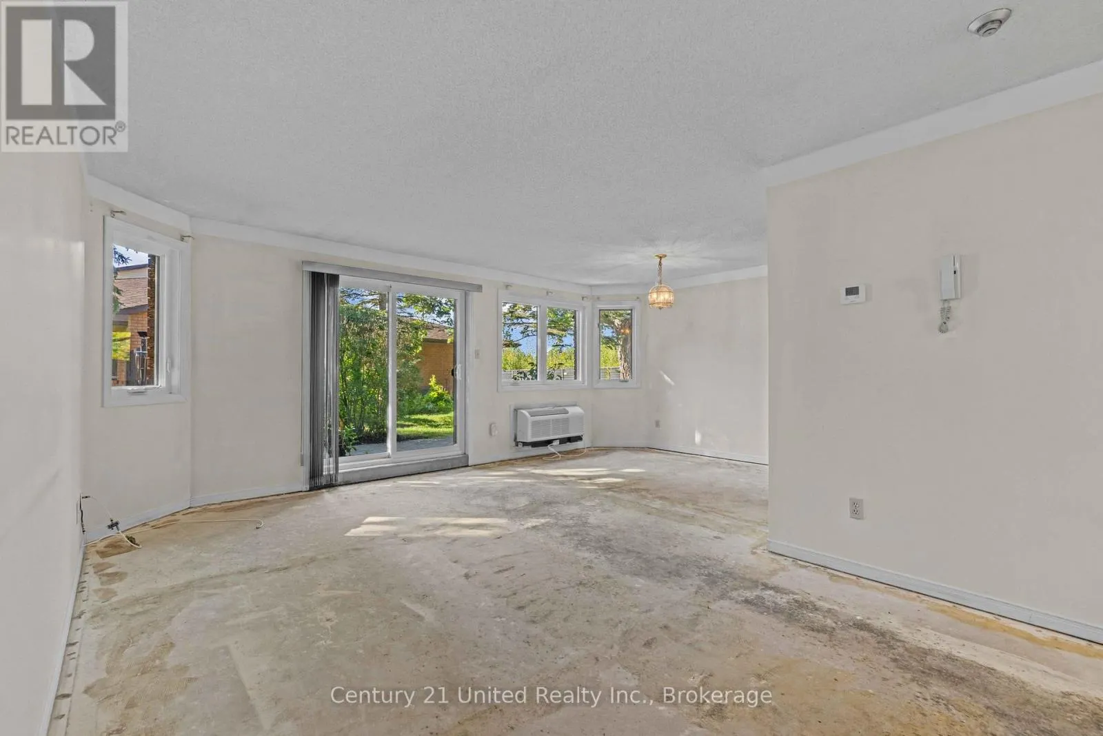 10 - 36 CHAMPLAIN CRESCENT #10