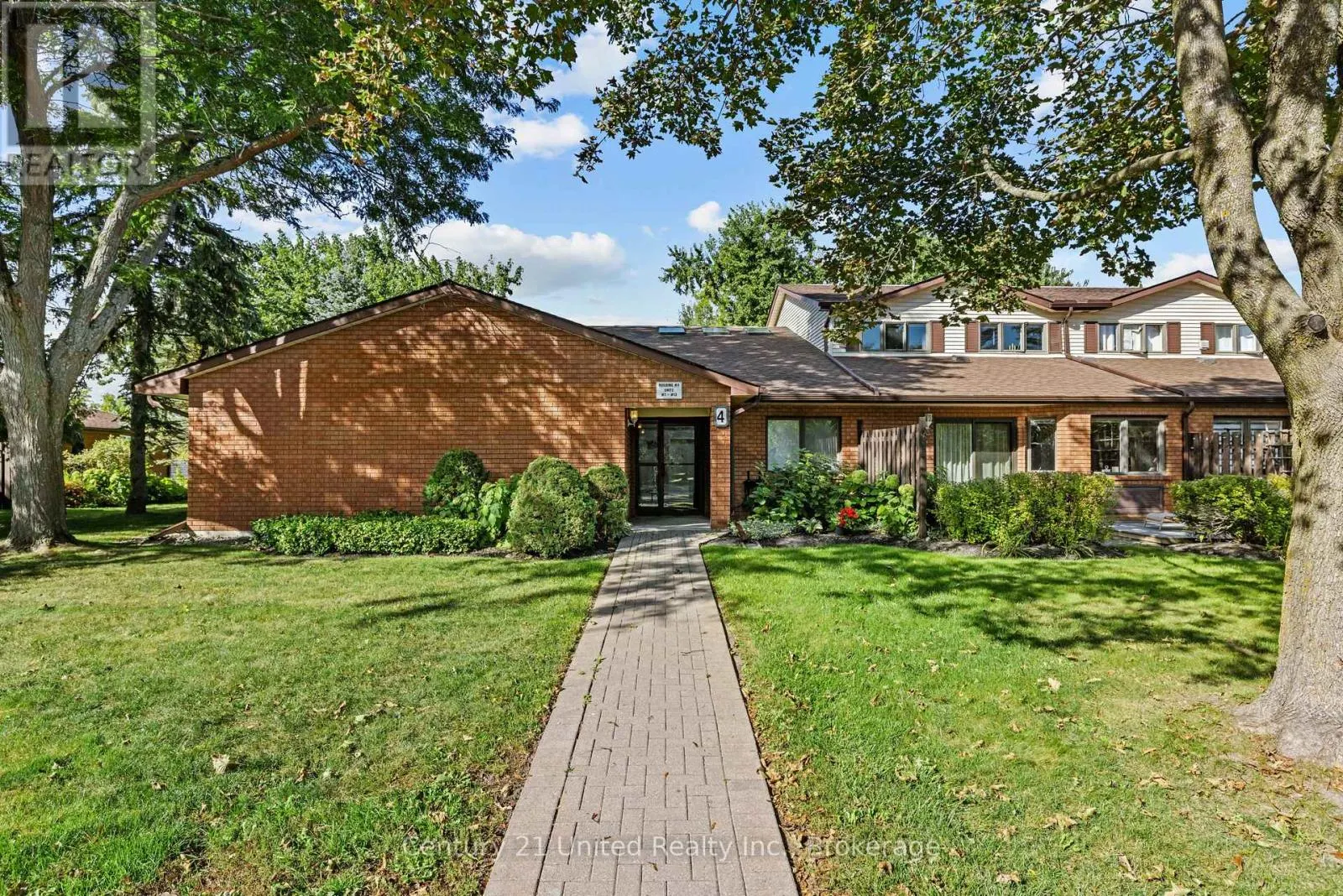 10 - 36 CHAMPLAIN CRESCENT #10