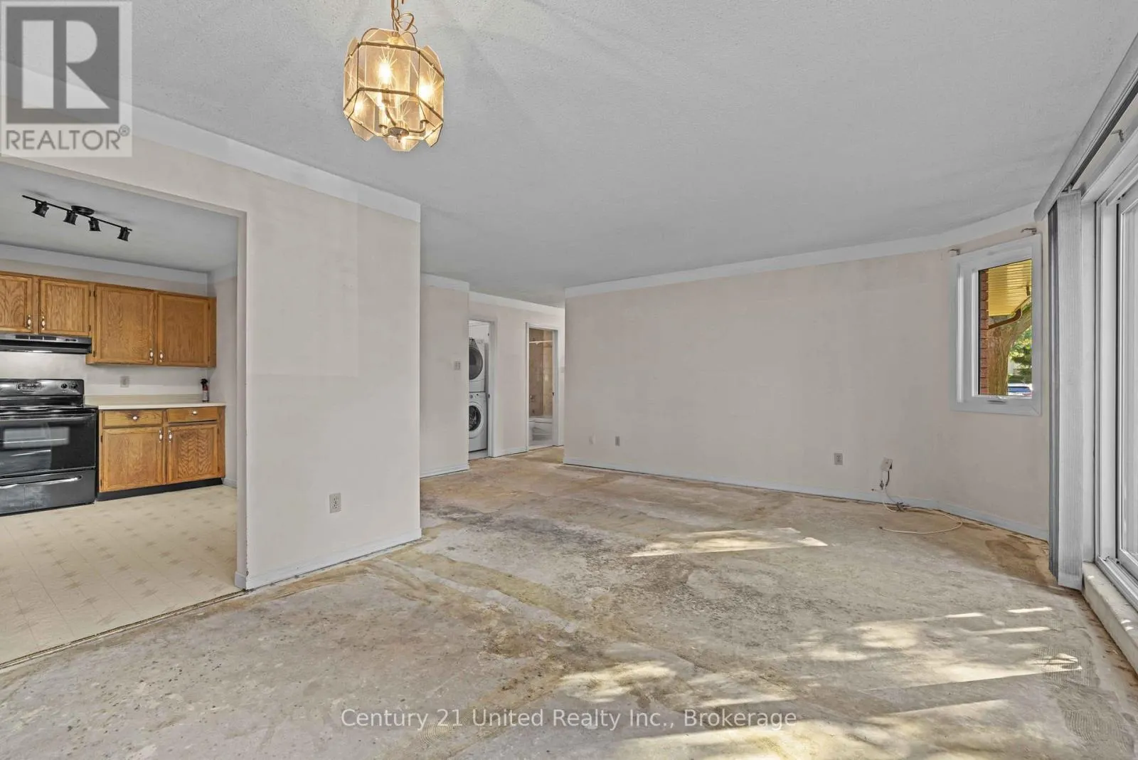 10 - 36 CHAMPLAIN CRESCENT #10