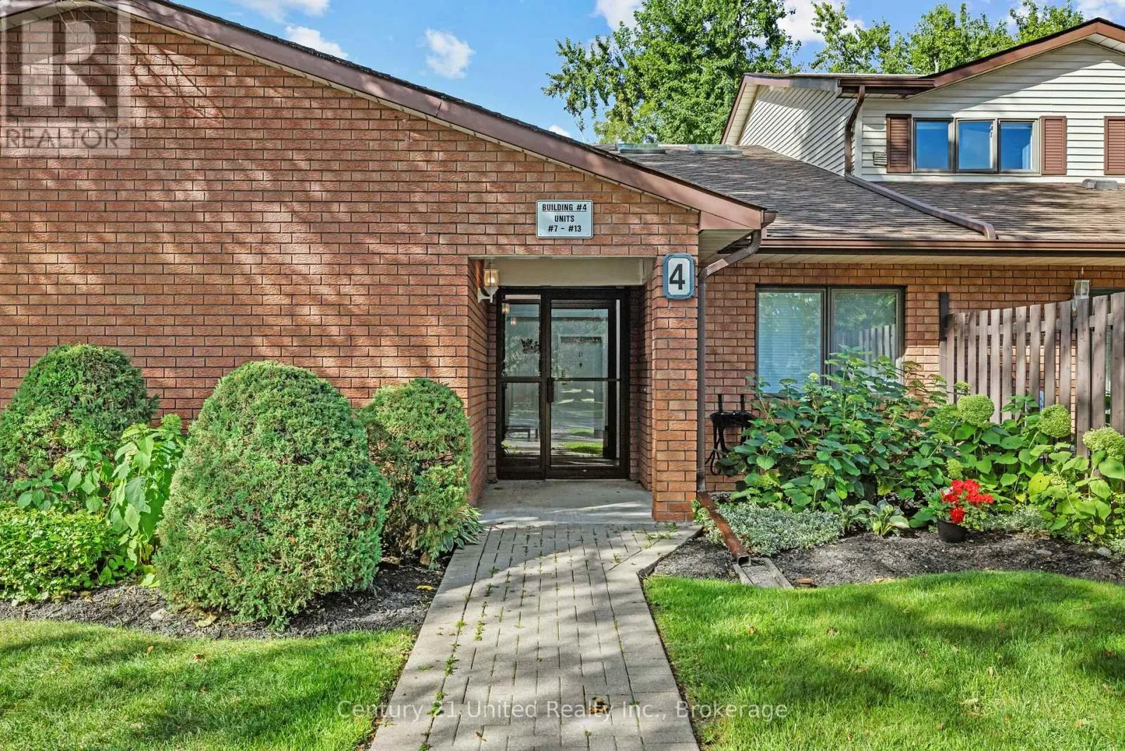 10 - 36 CHAMPLAIN CRESCENT #10