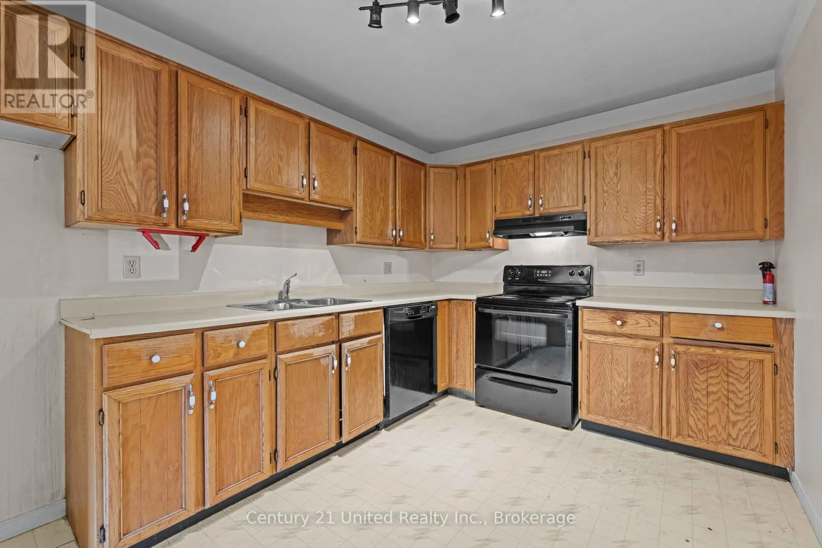 10 - 36 CHAMPLAIN CRESCENT #10