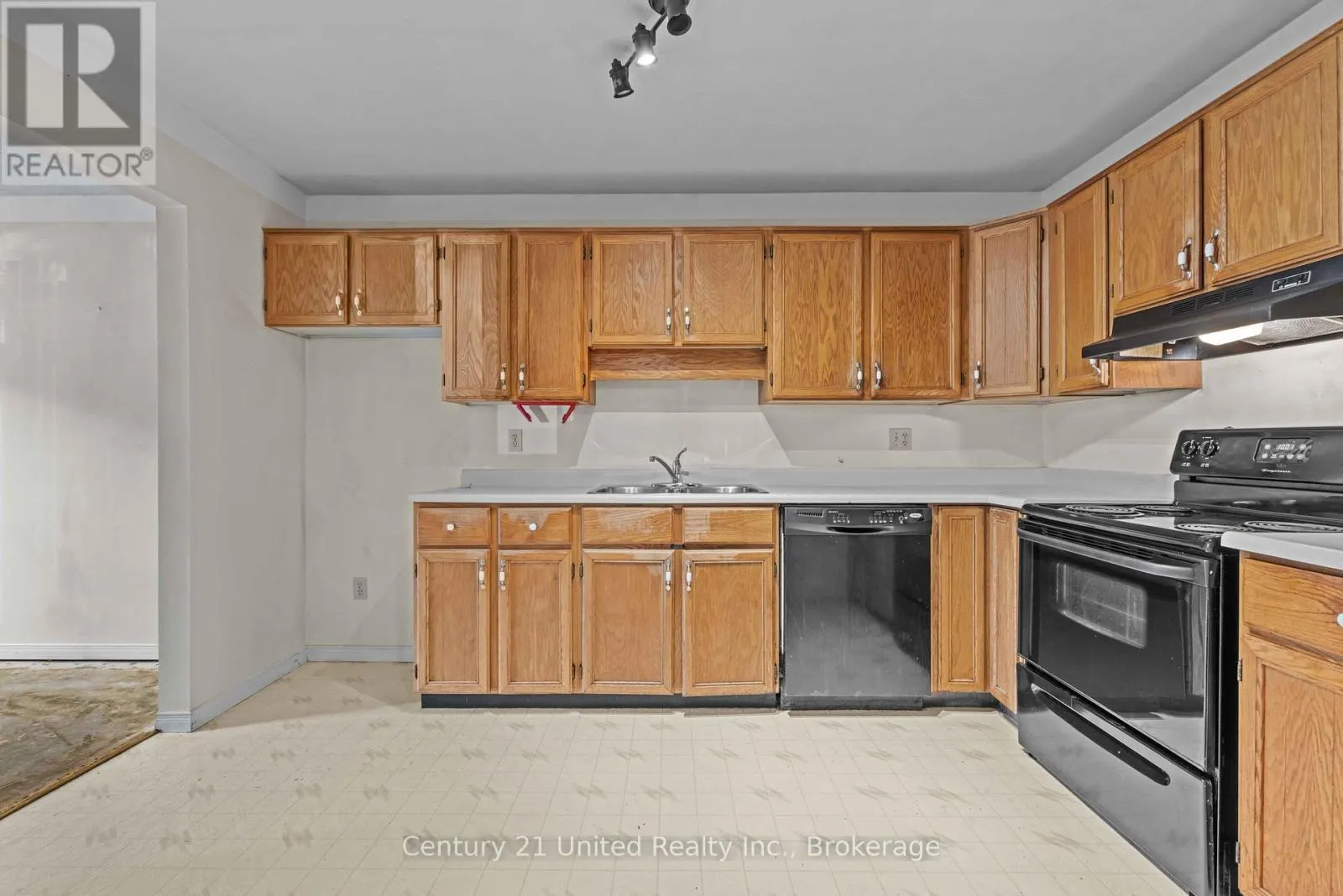 10 - 36 CHAMPLAIN CRESCENT #10