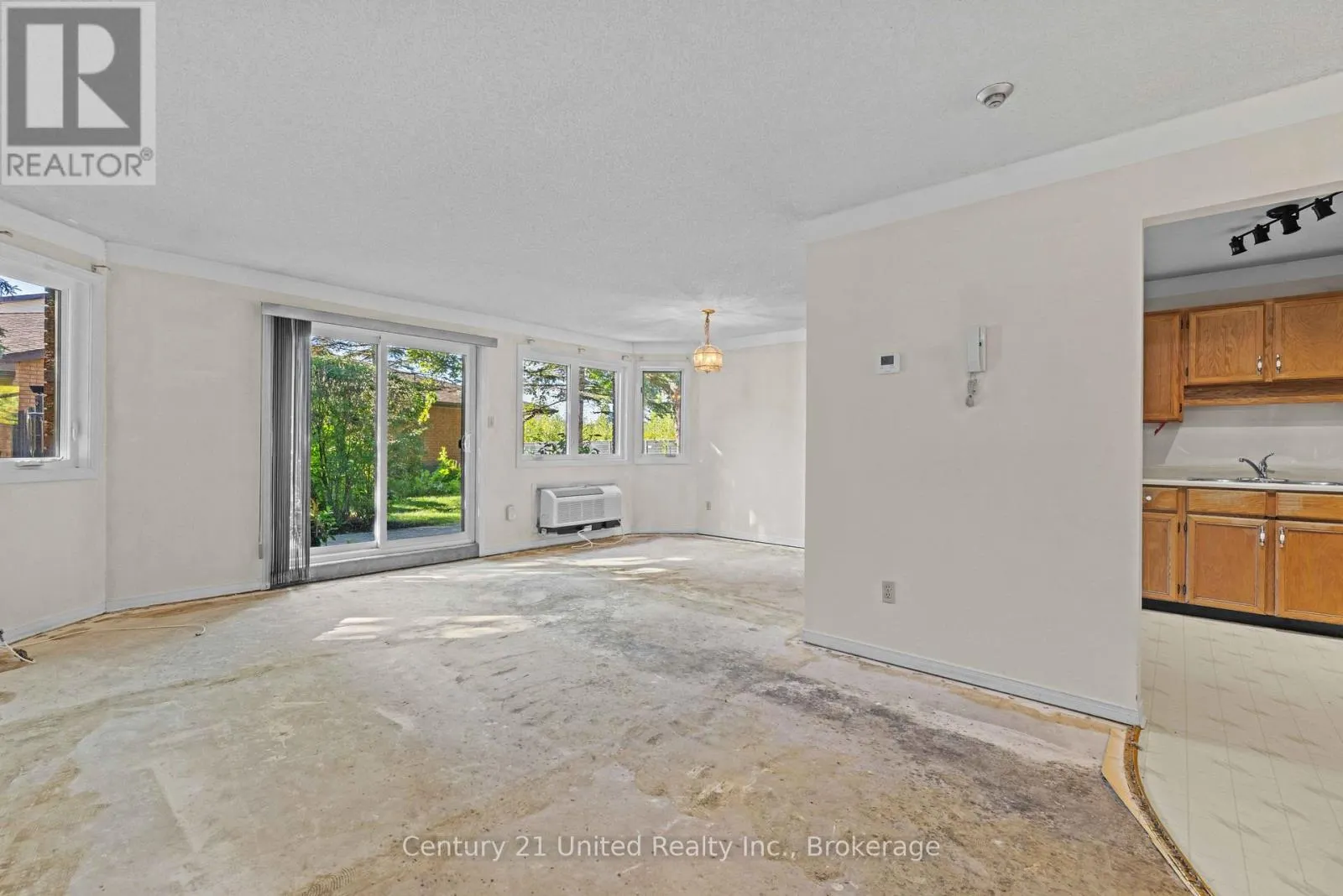 10 - 36 CHAMPLAIN CRESCENT #10
