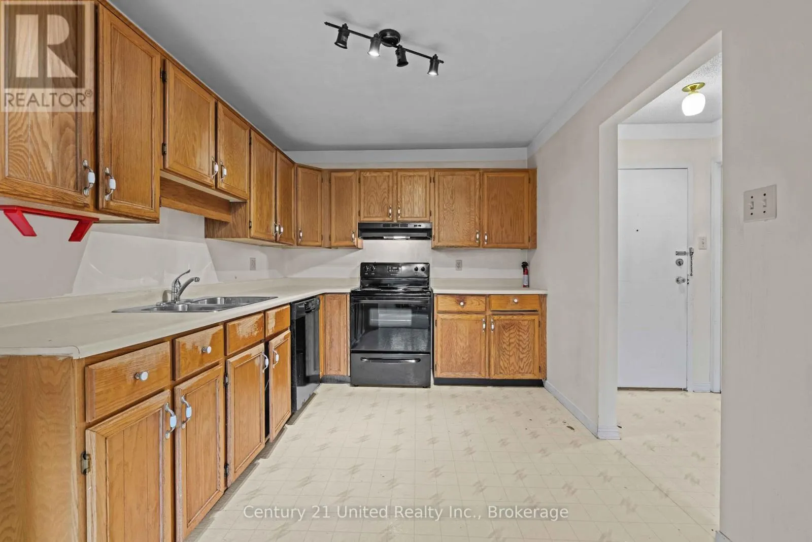 10 - 36 CHAMPLAIN CRESCENT #10
