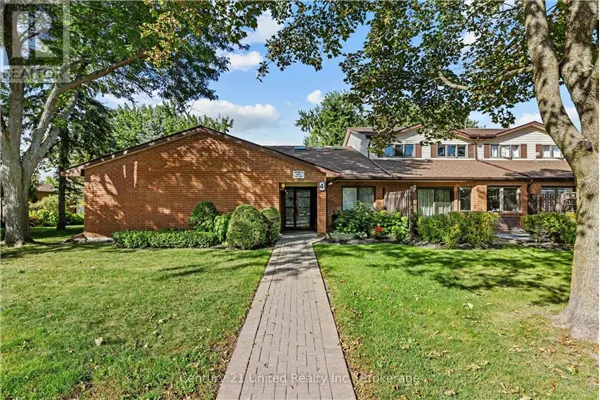 10 - 36 CHAMPLAIN CRESCENT #10