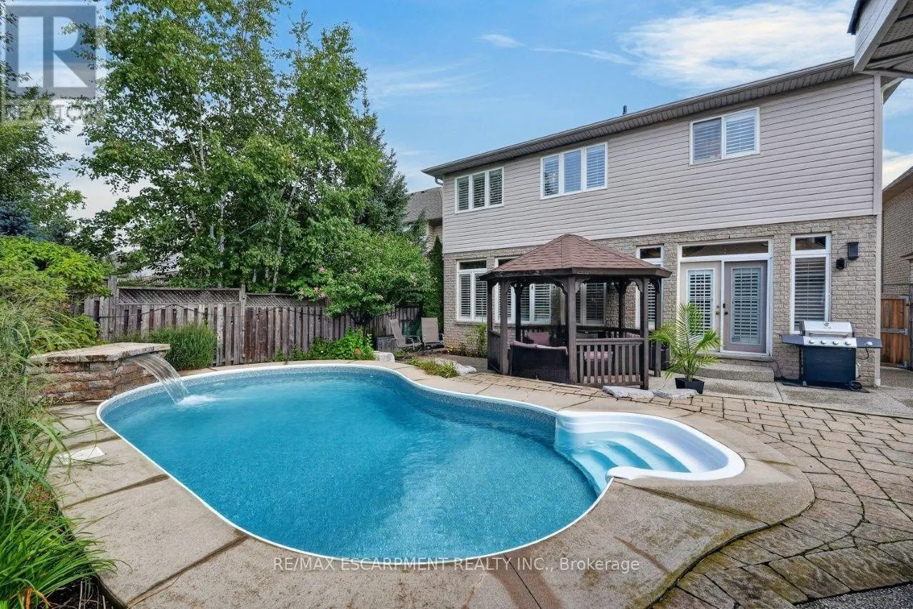 123 MOORLAND CRESCENT