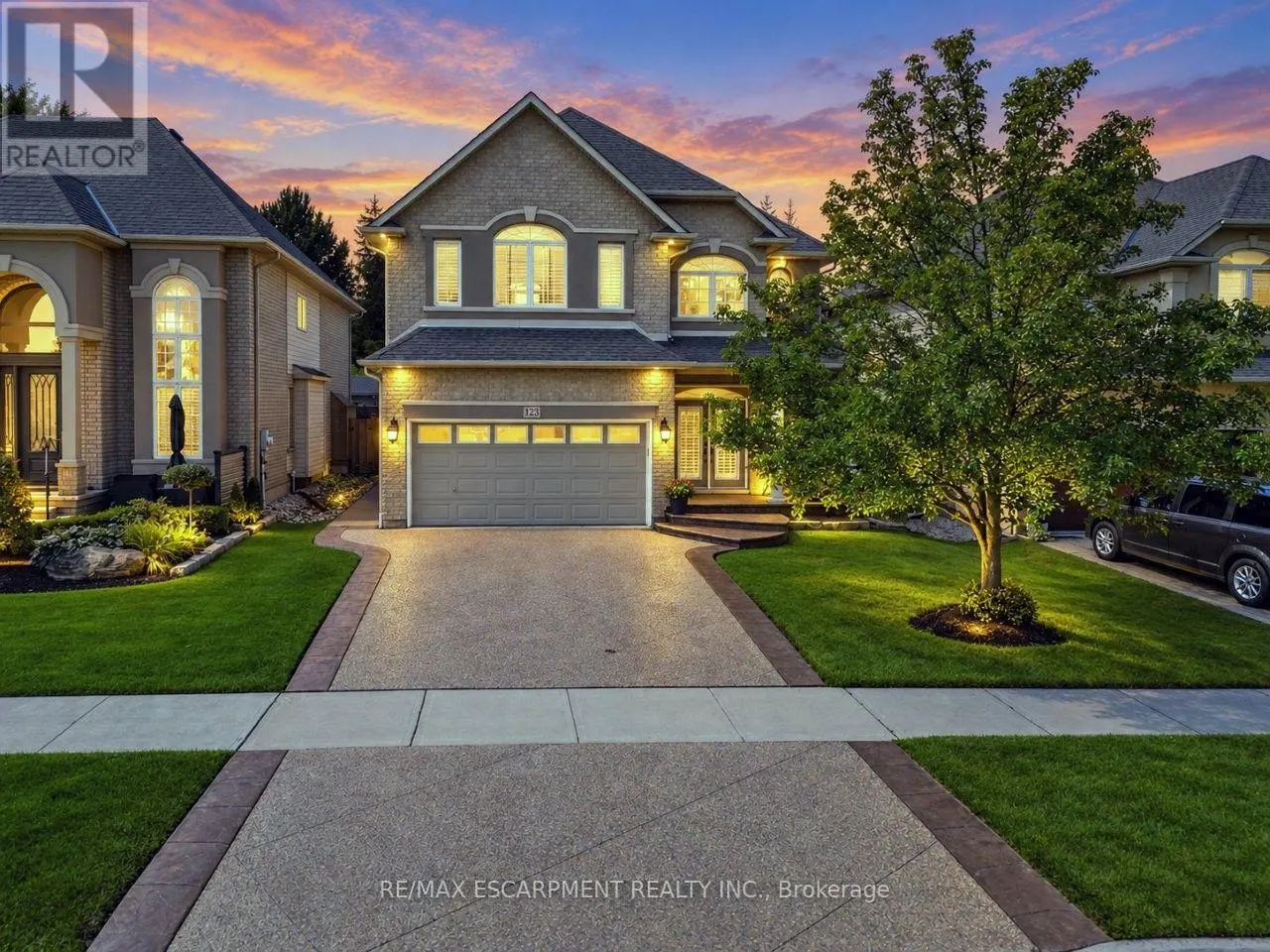 123 MOORLAND CRESCENT