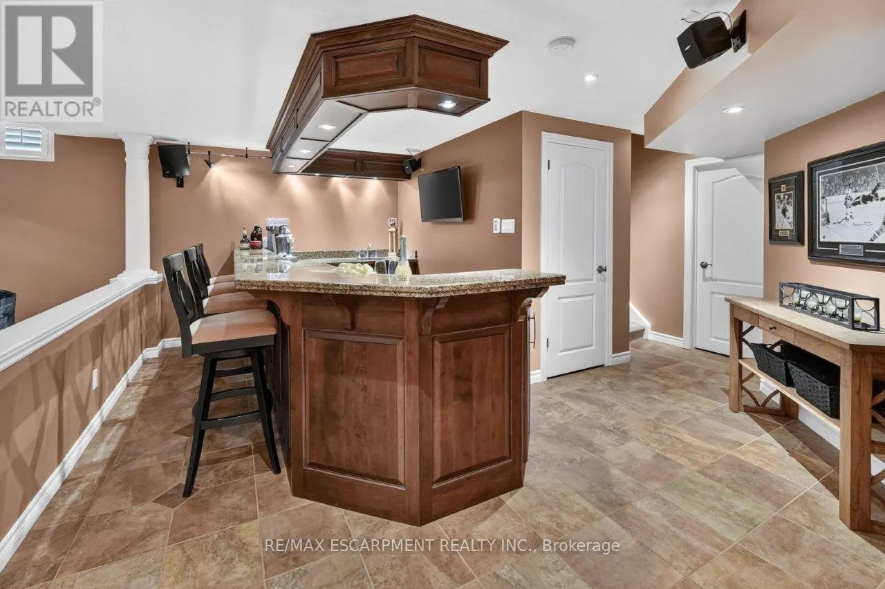 123 MOORLAND CRESCENT