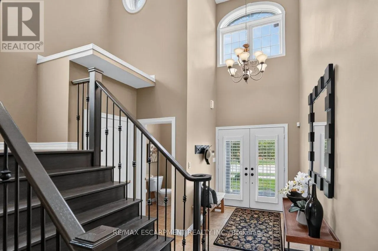 123 MOORLAND CRESCENT