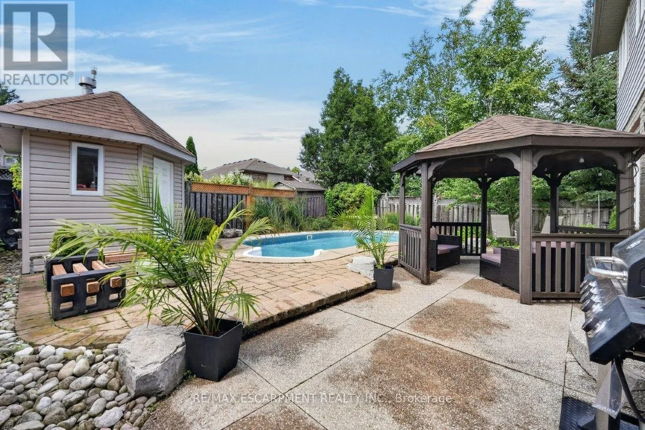 123 MOORLAND CRESCENT