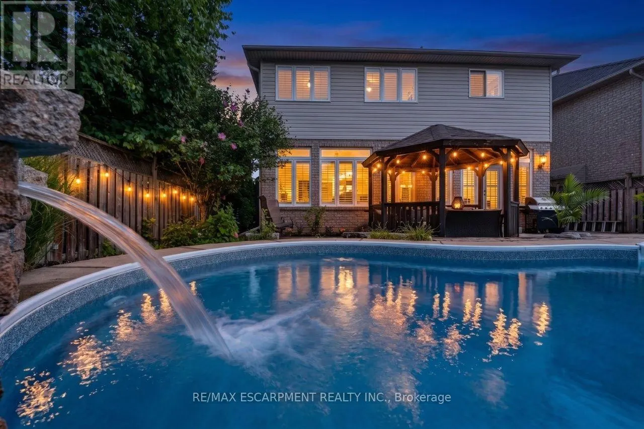 123 MOORLAND CRESCENT