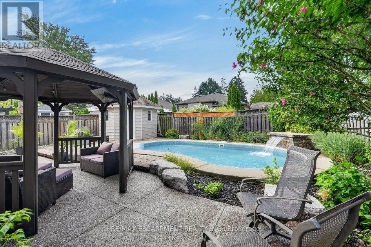 123 MOORLAND CRESCENT