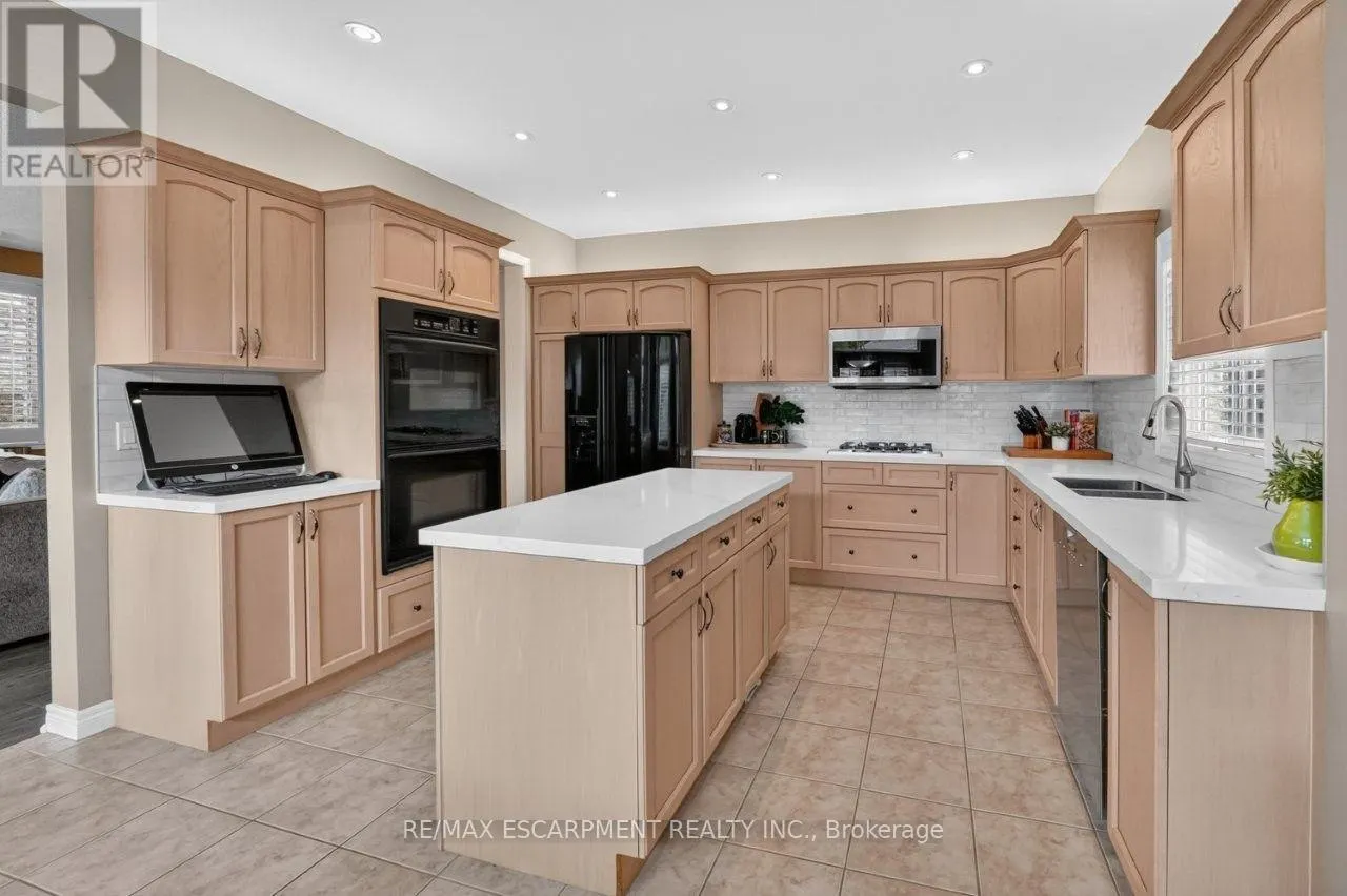 123 MOORLAND CRESCENT