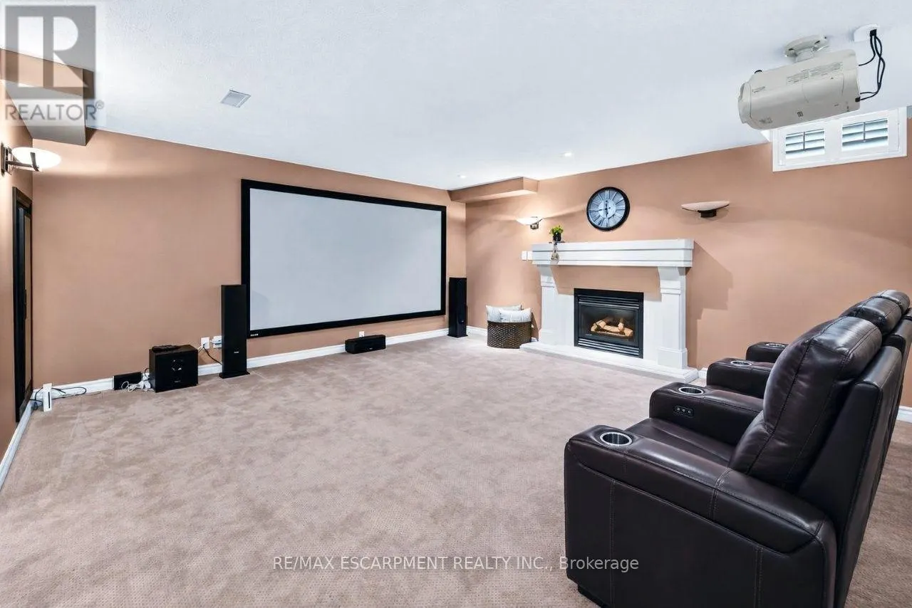 123 MOORLAND CRESCENT