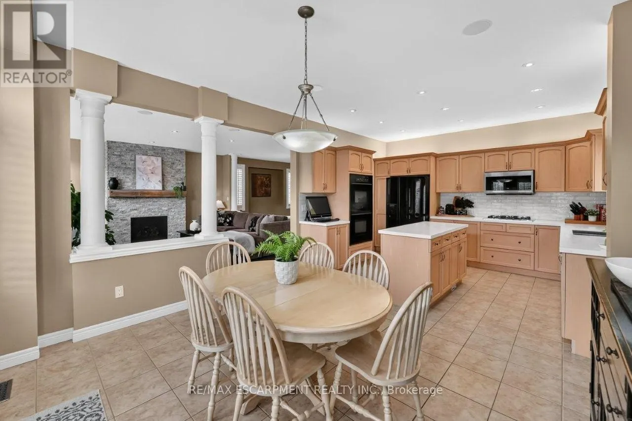 123 MOORLAND CRESCENT